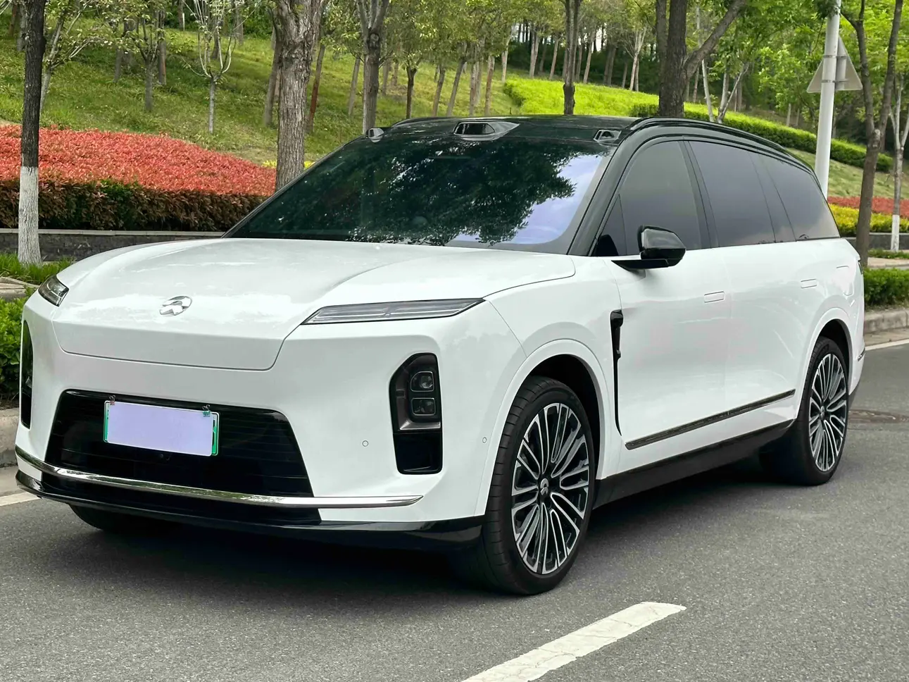NIO ES8