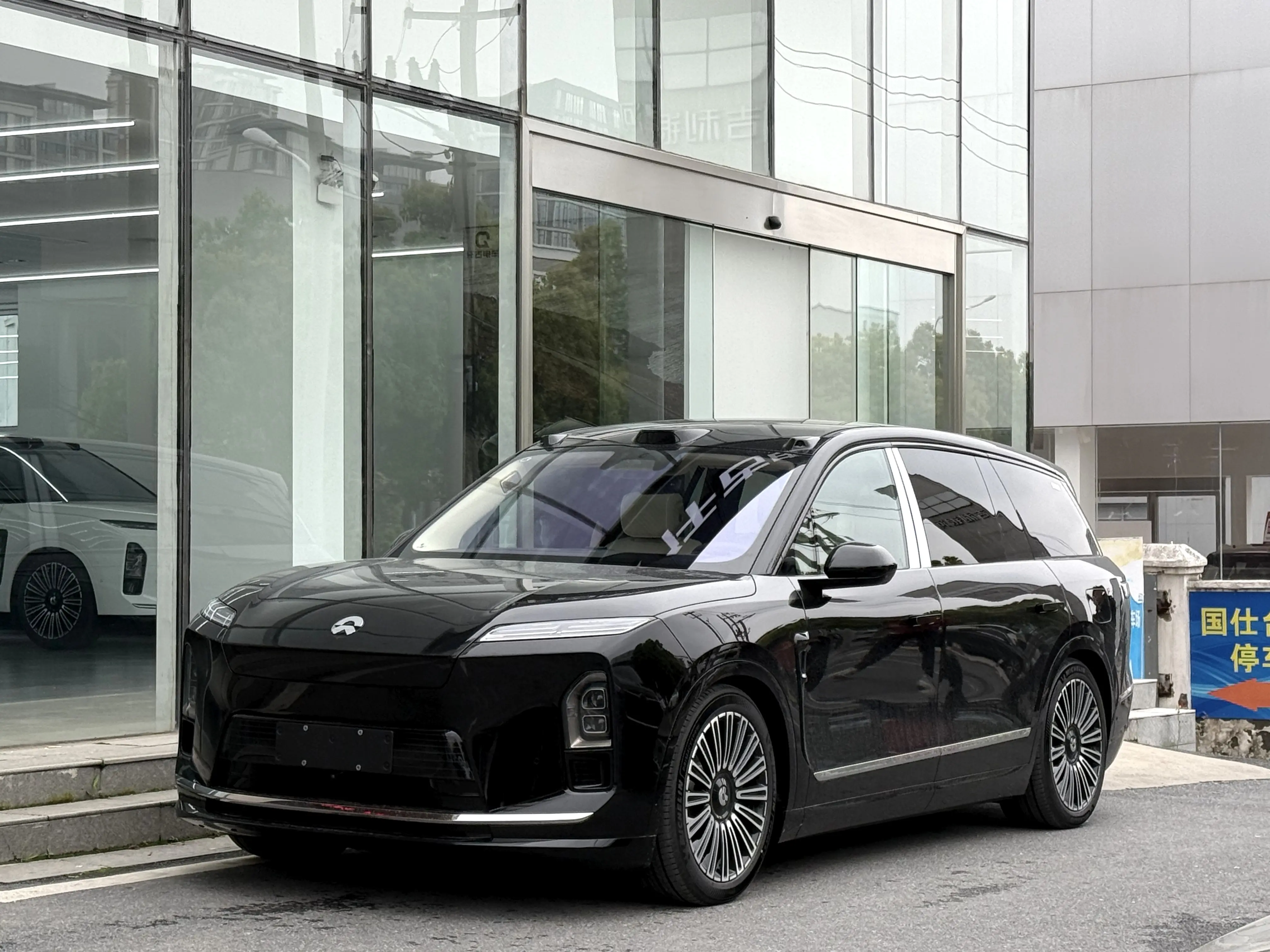 NIO ES8