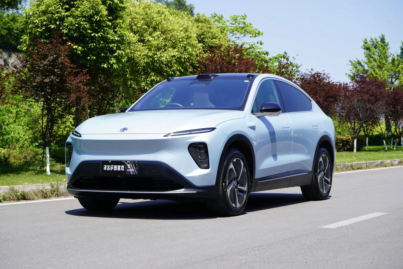 NIO EC7