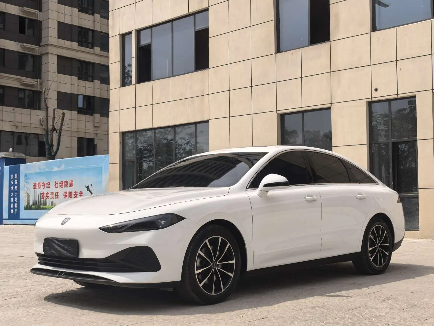 Roewe D7 DMH