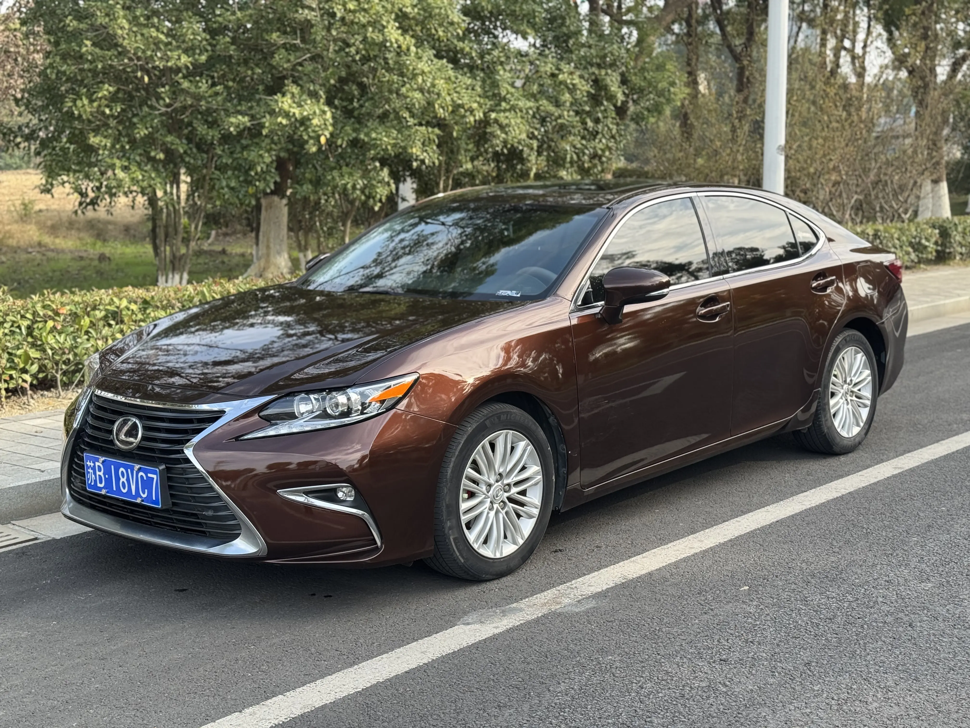 Lexus ES