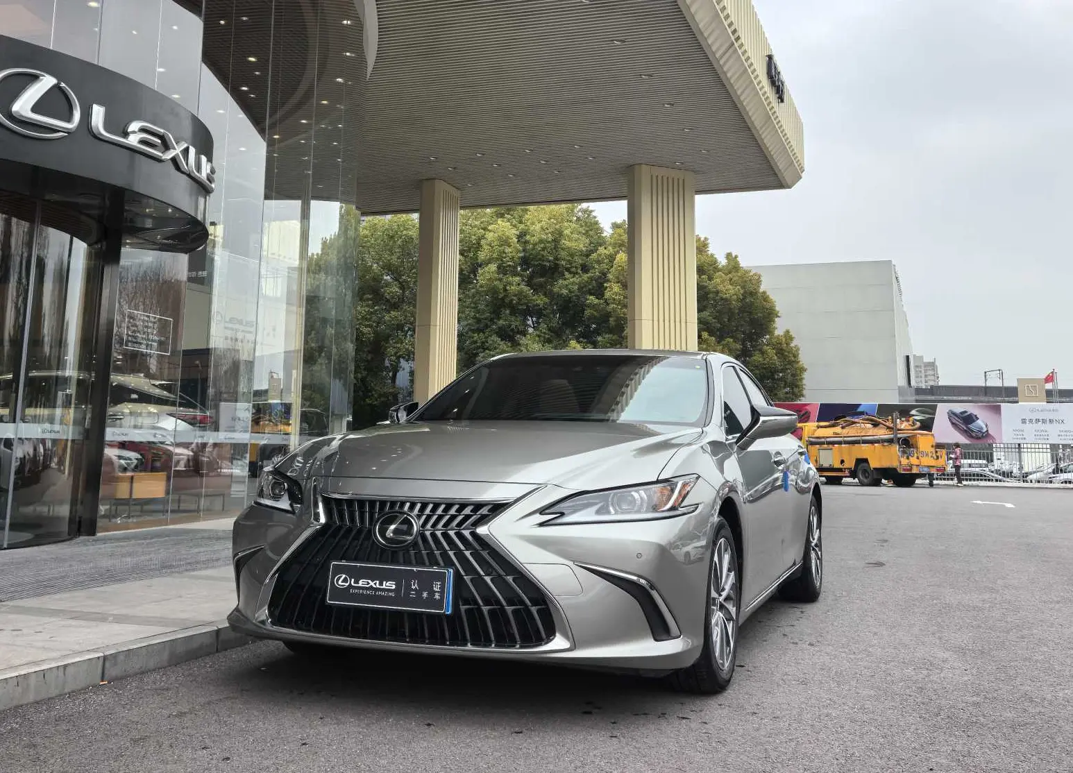 Lexus ES