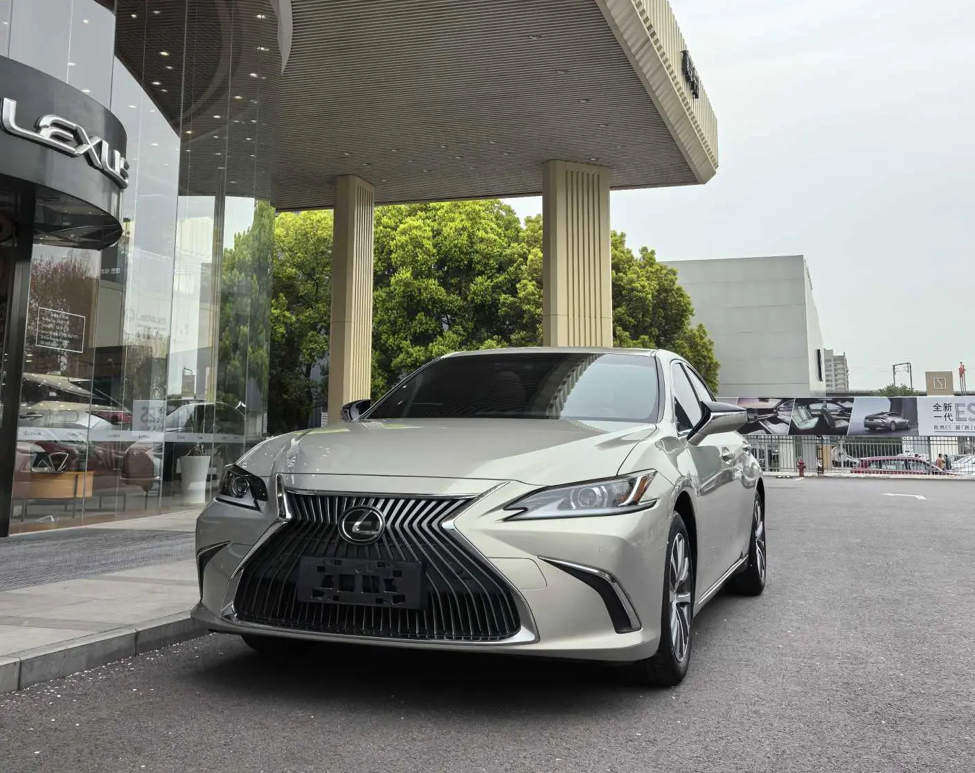 Lexus ES