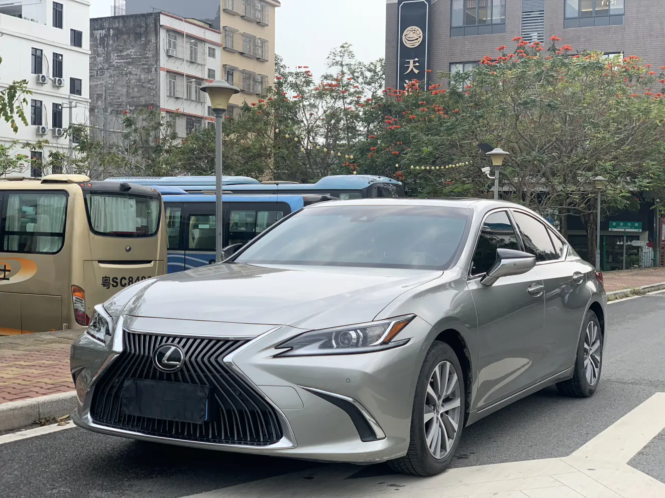 Lexus ES