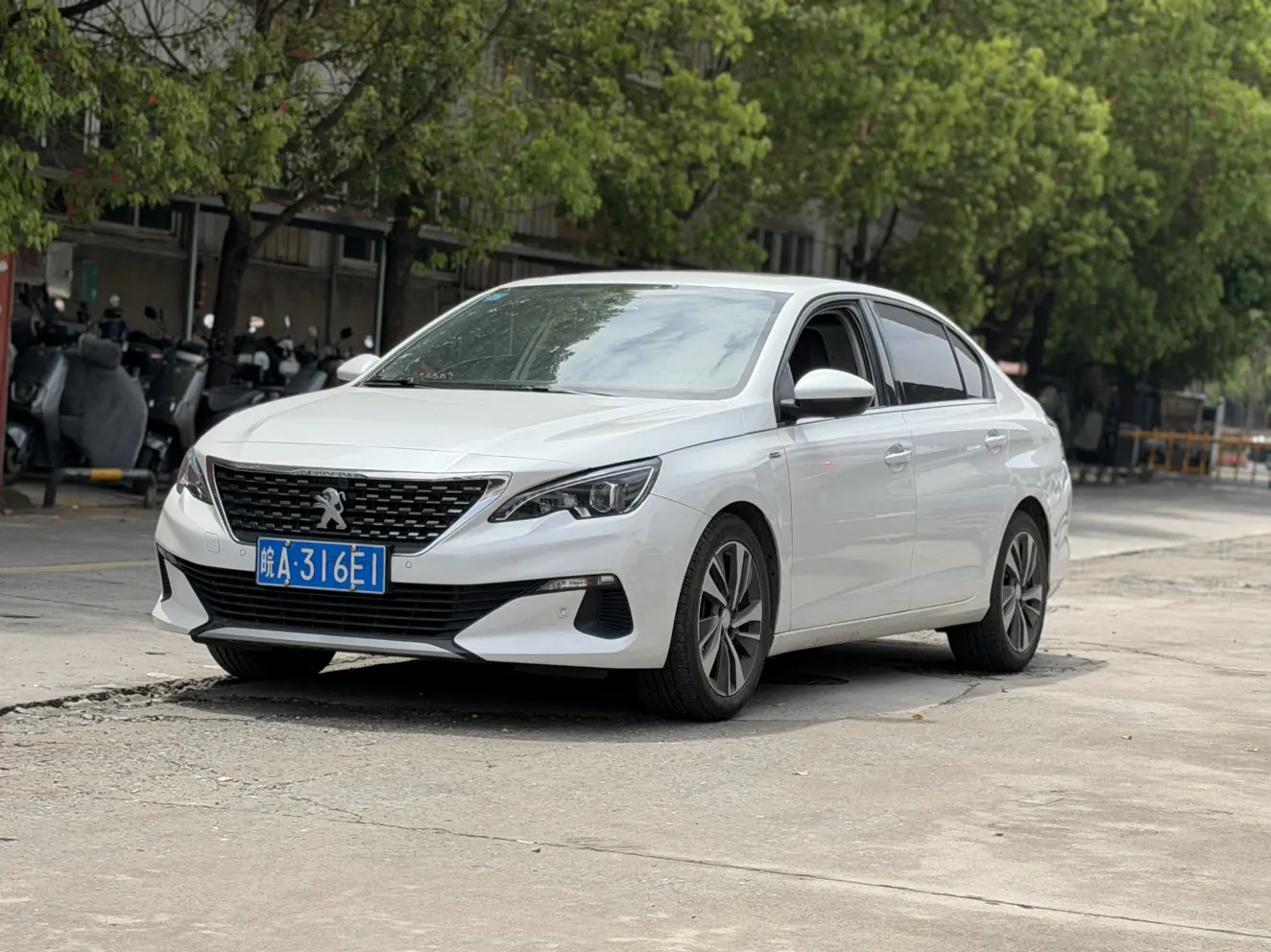 Peugeot 408