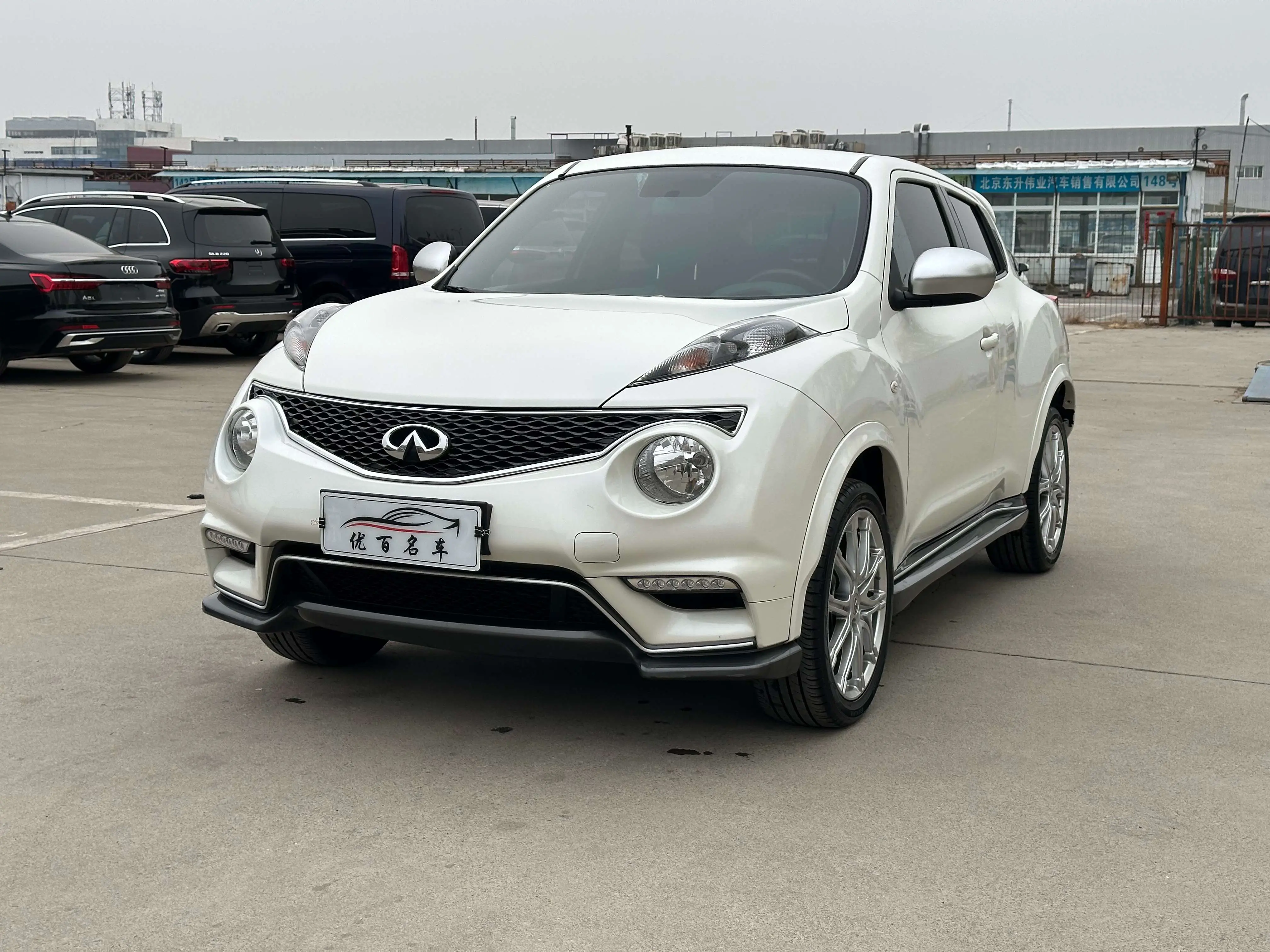 Infiniti ESQ
