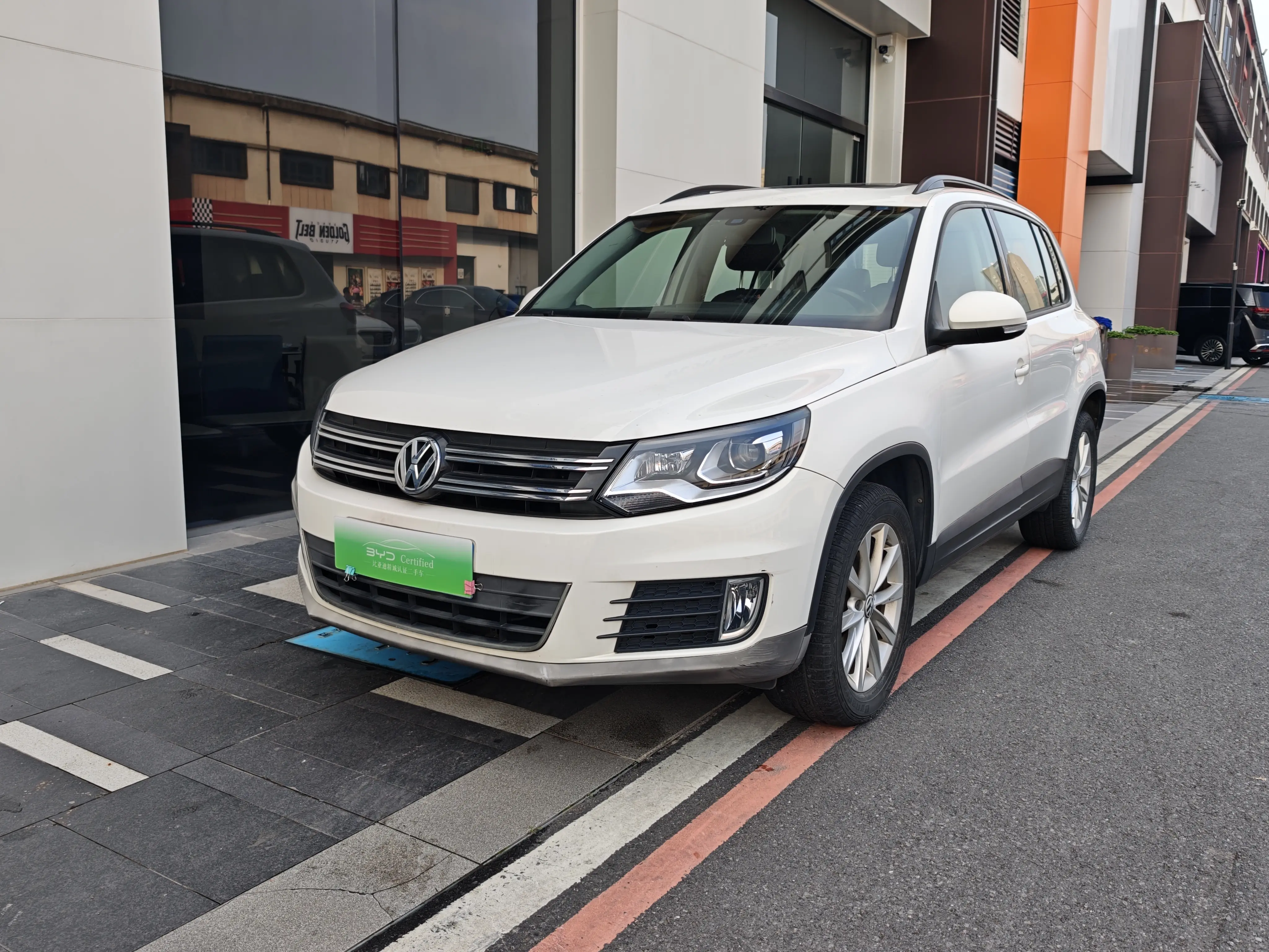 Volkswagen Tiguan (Tharu)