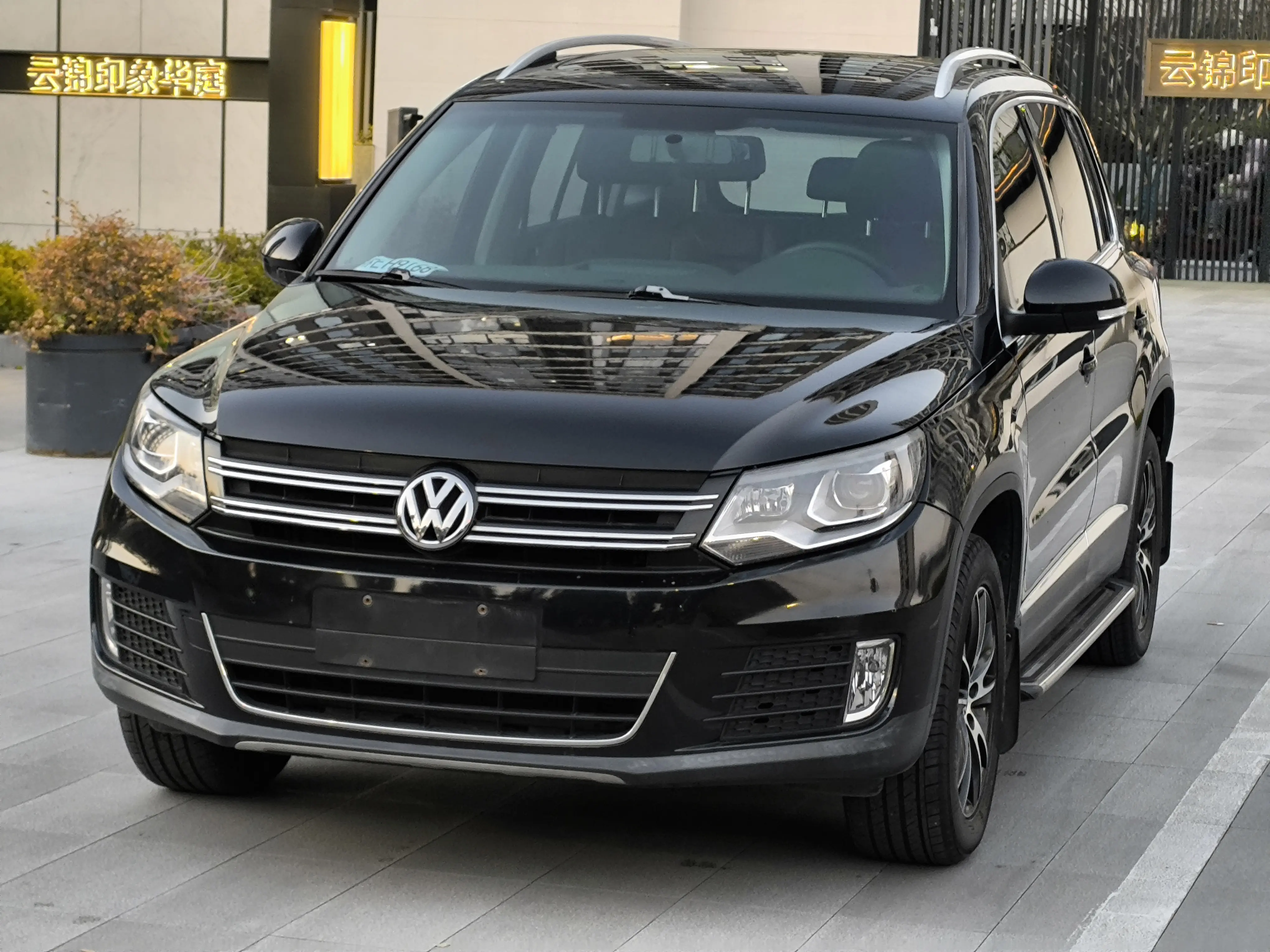 Volkswagen Tiguan (Tharu)