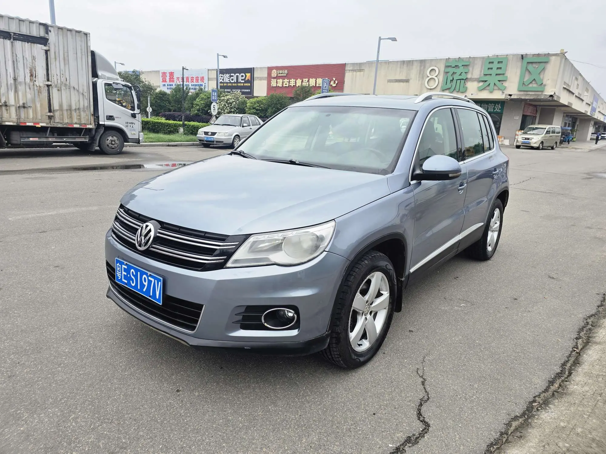 Volkswagen Tiguan (Tharu)