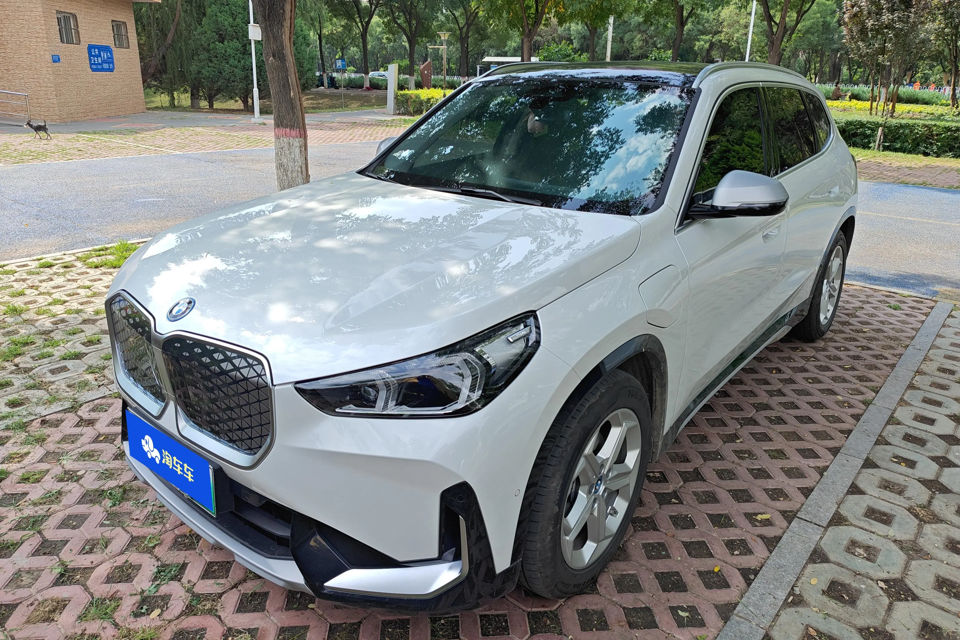 BMW iX1