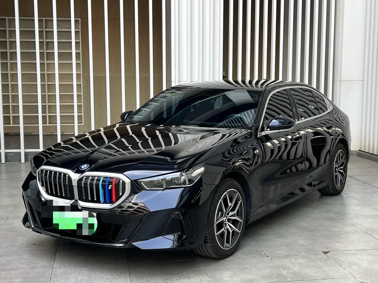 BMW i5