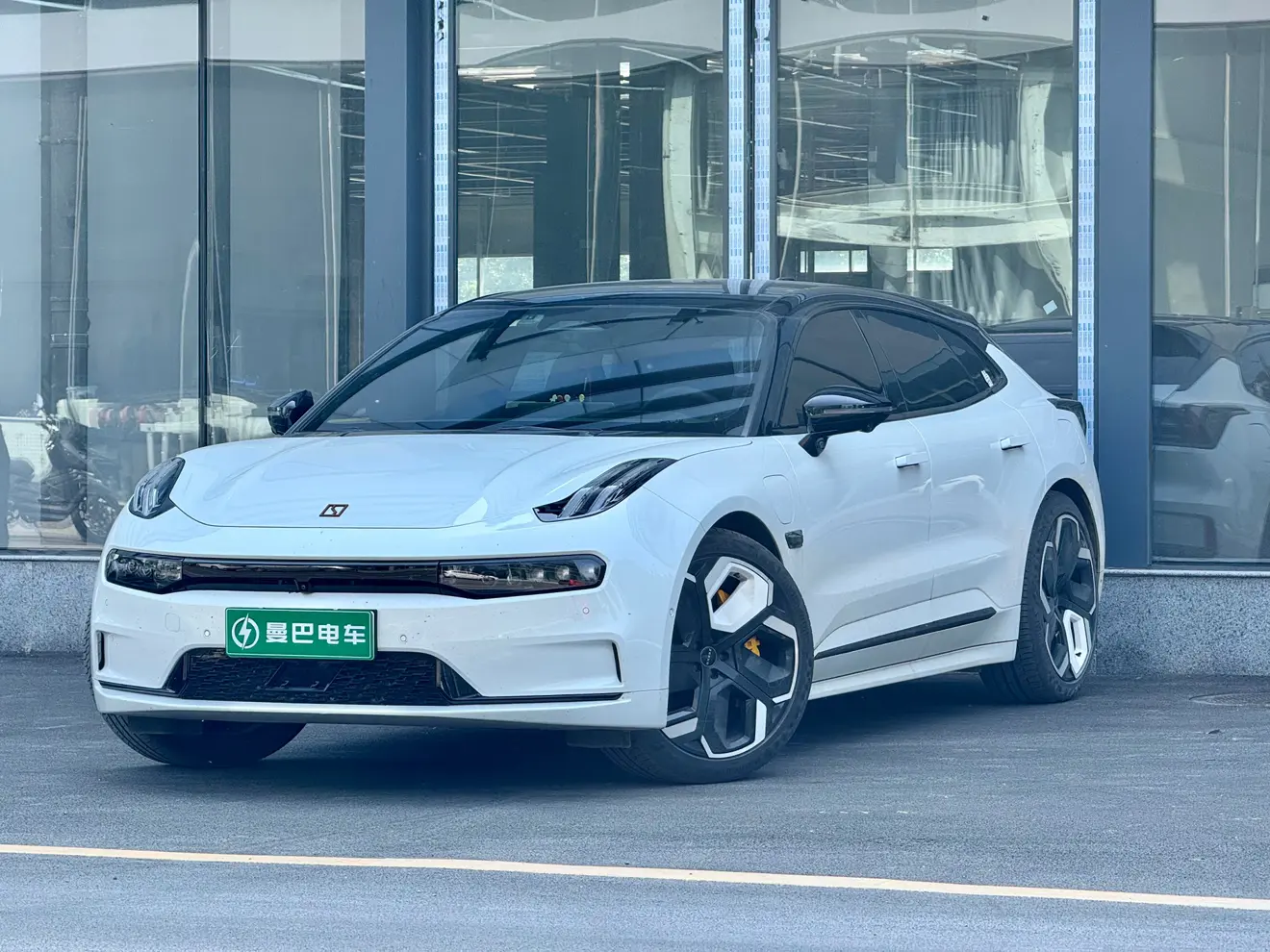 ZEEKR 001