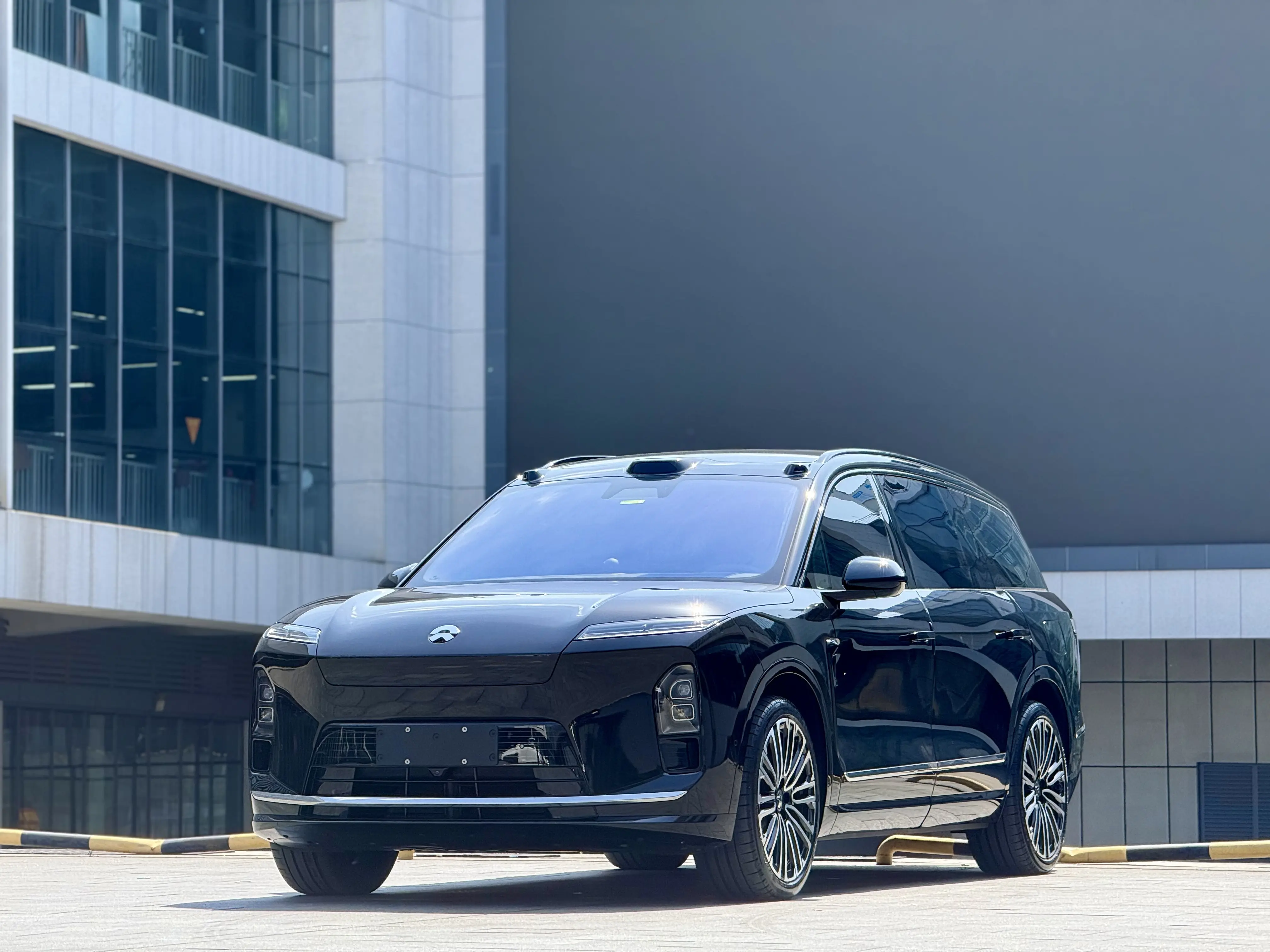 NIO ES8