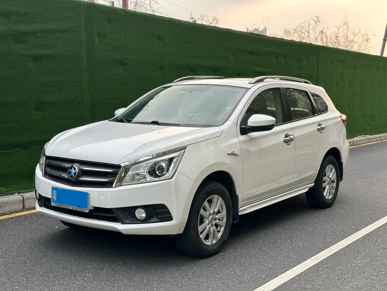 Kai Chen Venucia T70