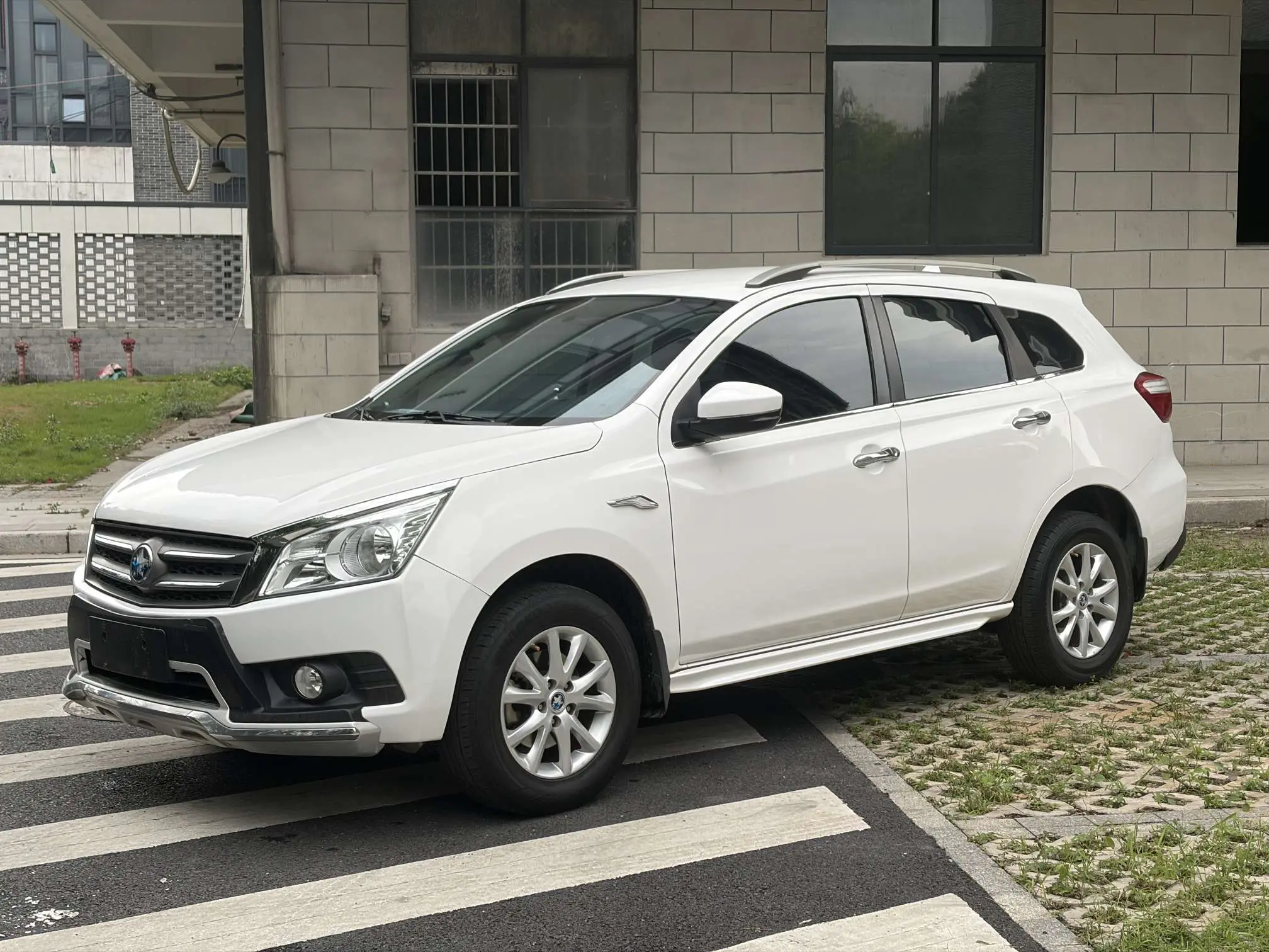 Kai Chen Venucia T70
