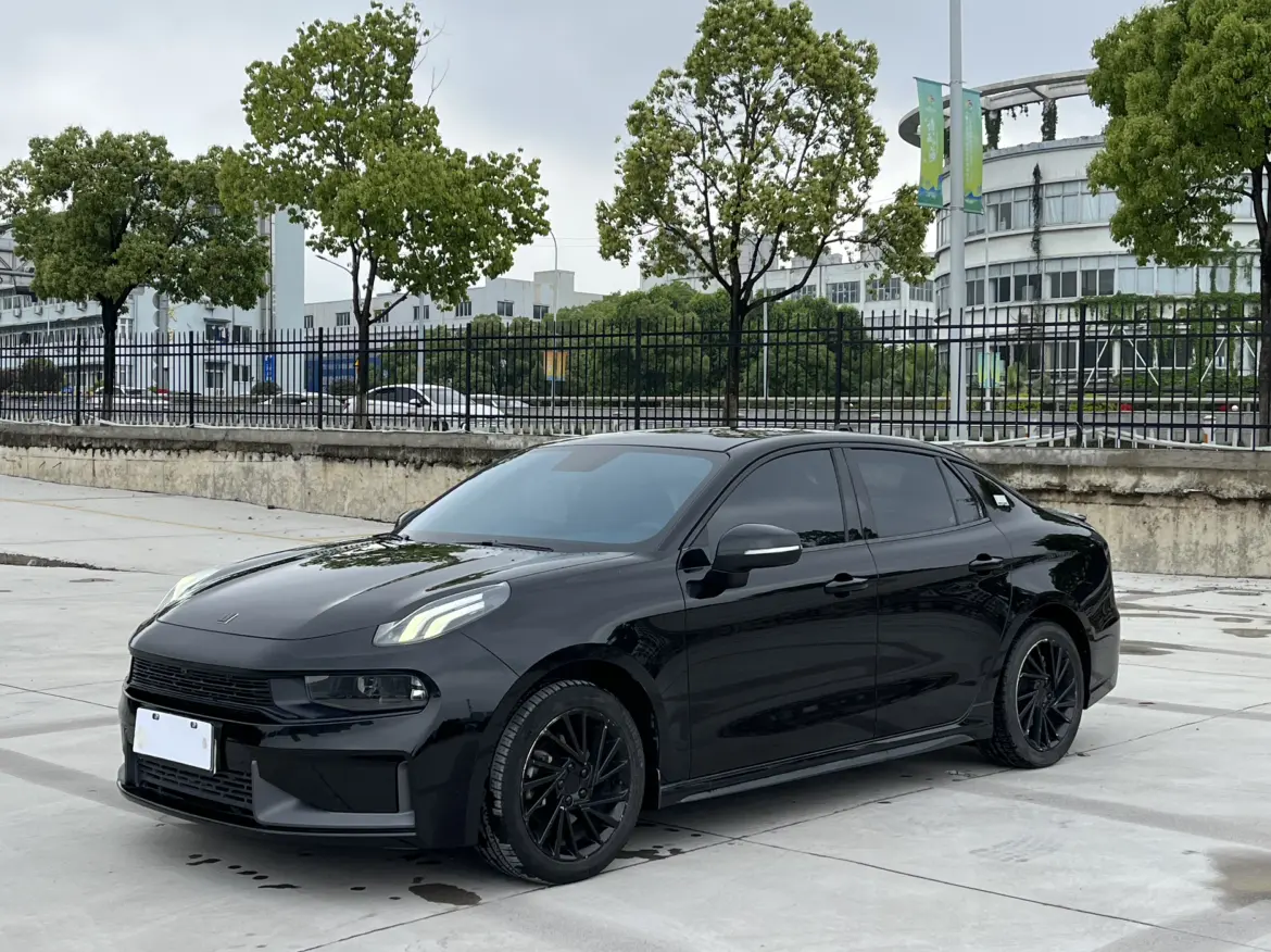 Lynk & Co 03