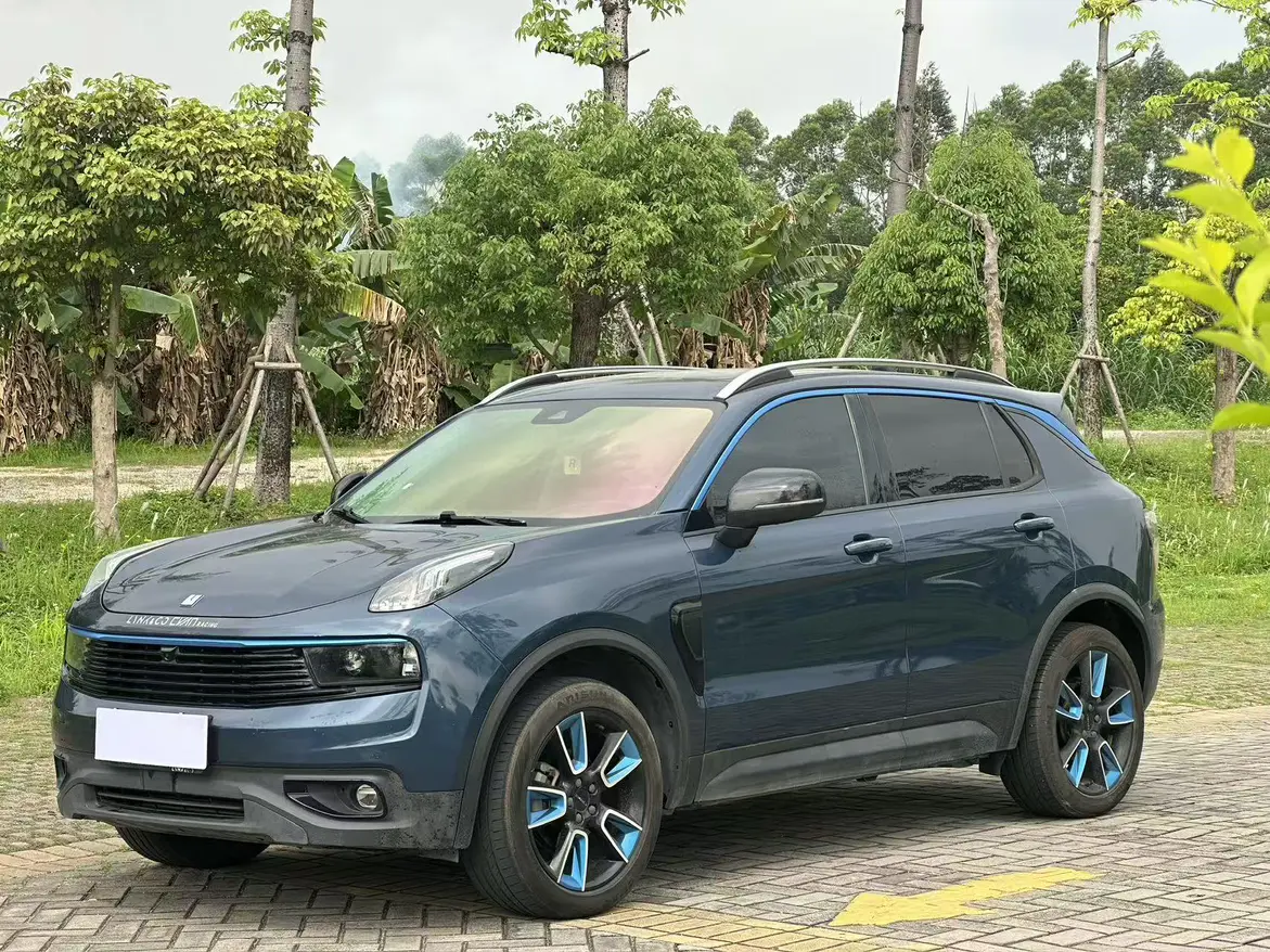 Lynk & Co 01