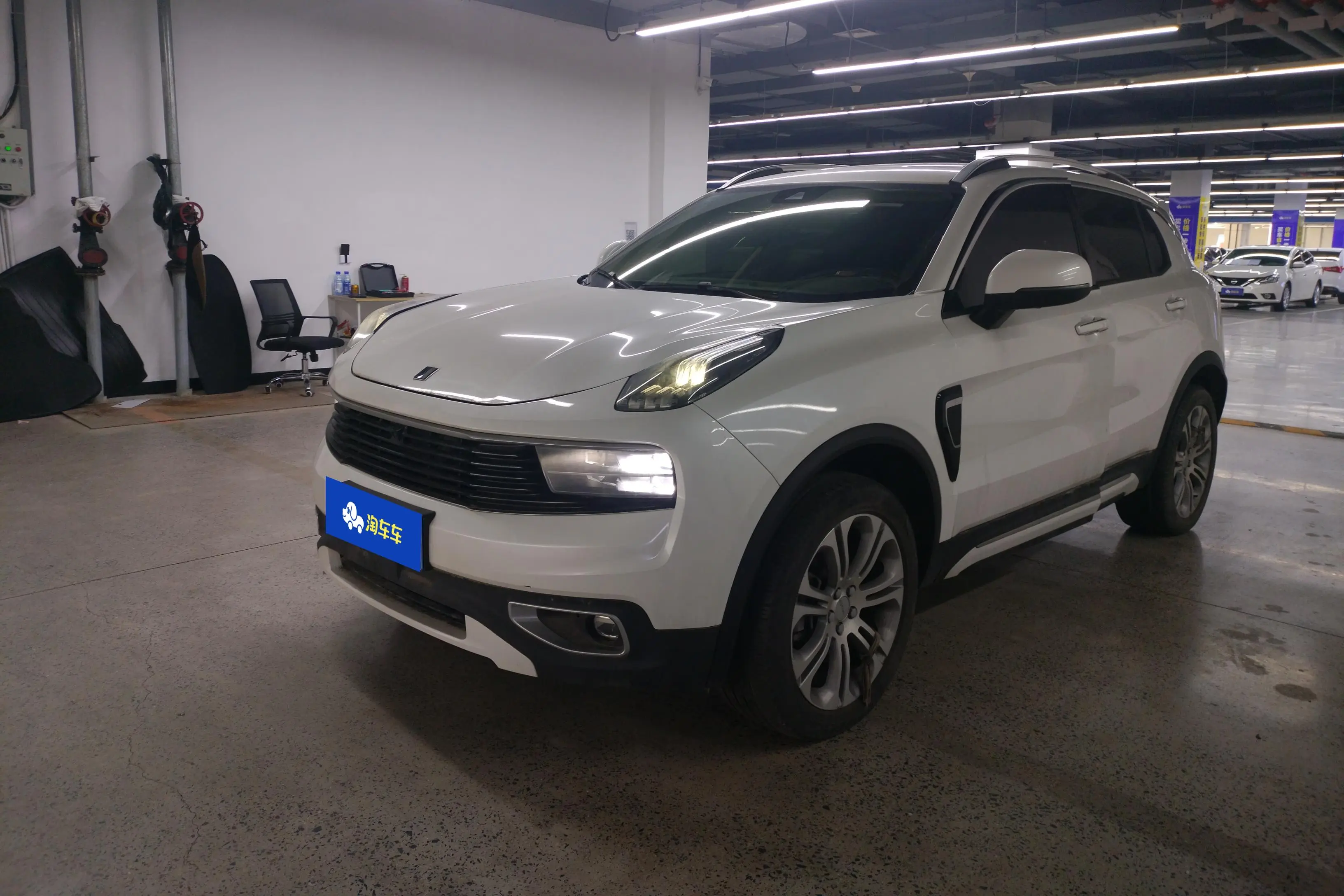 Lynk & Co 01