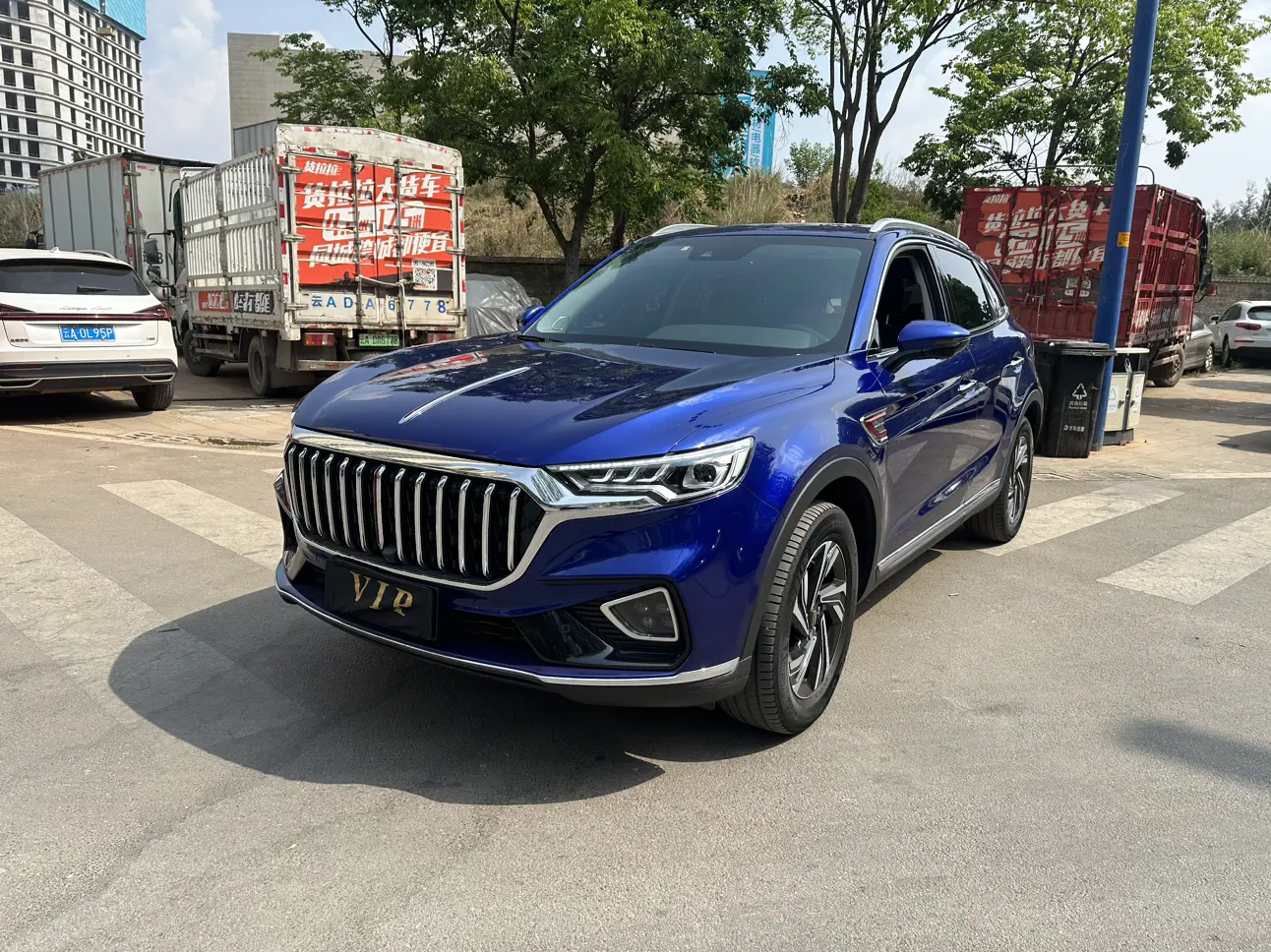 Hongqi HS5