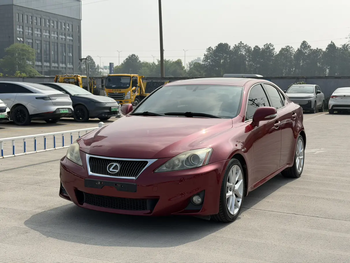 Lexus IS