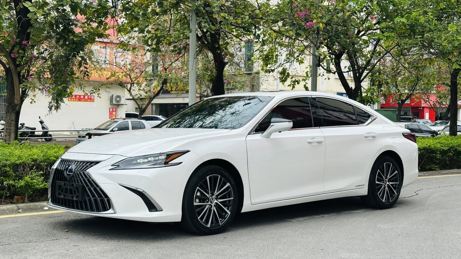 Lexus ES