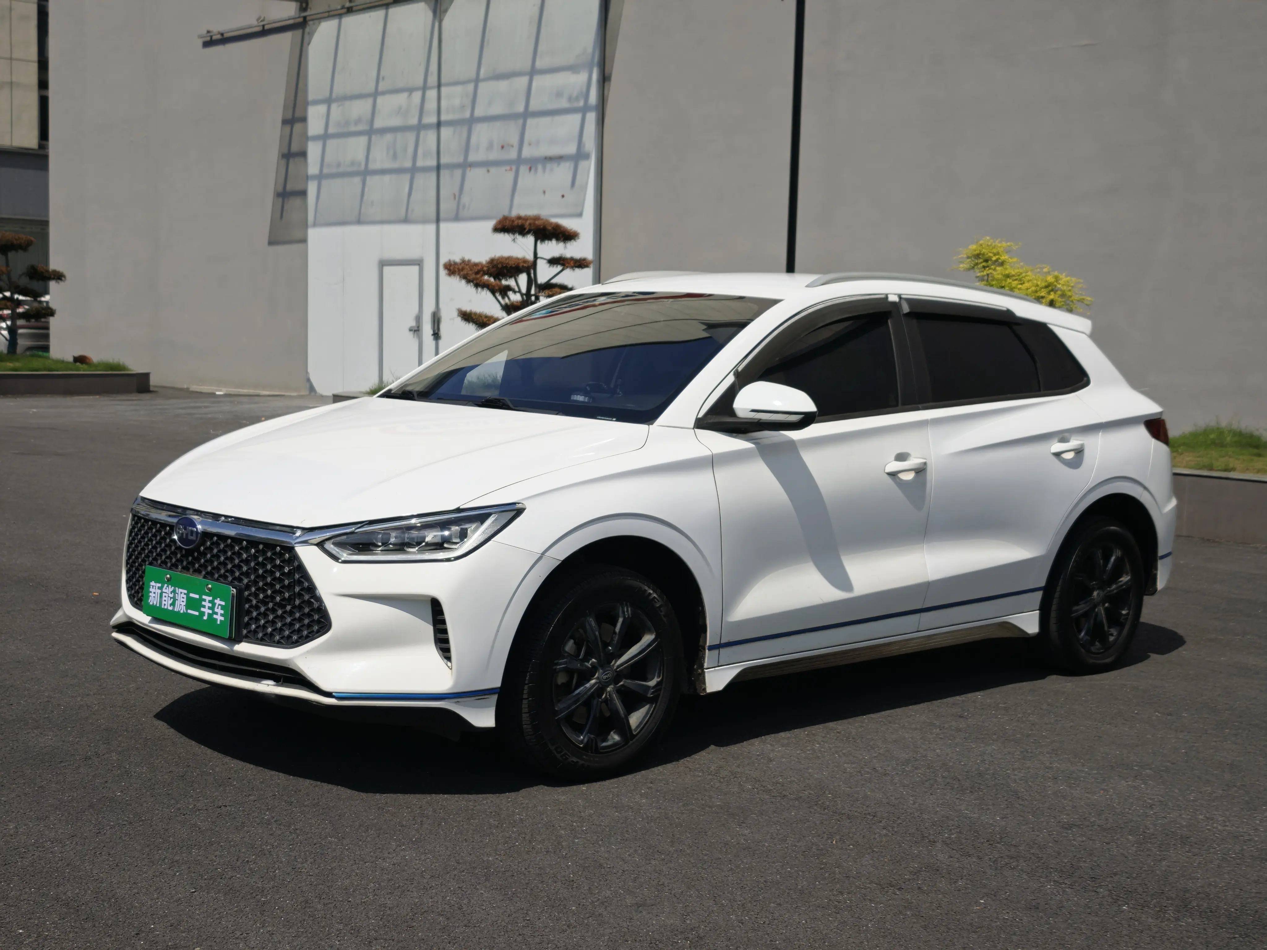 BYD e2