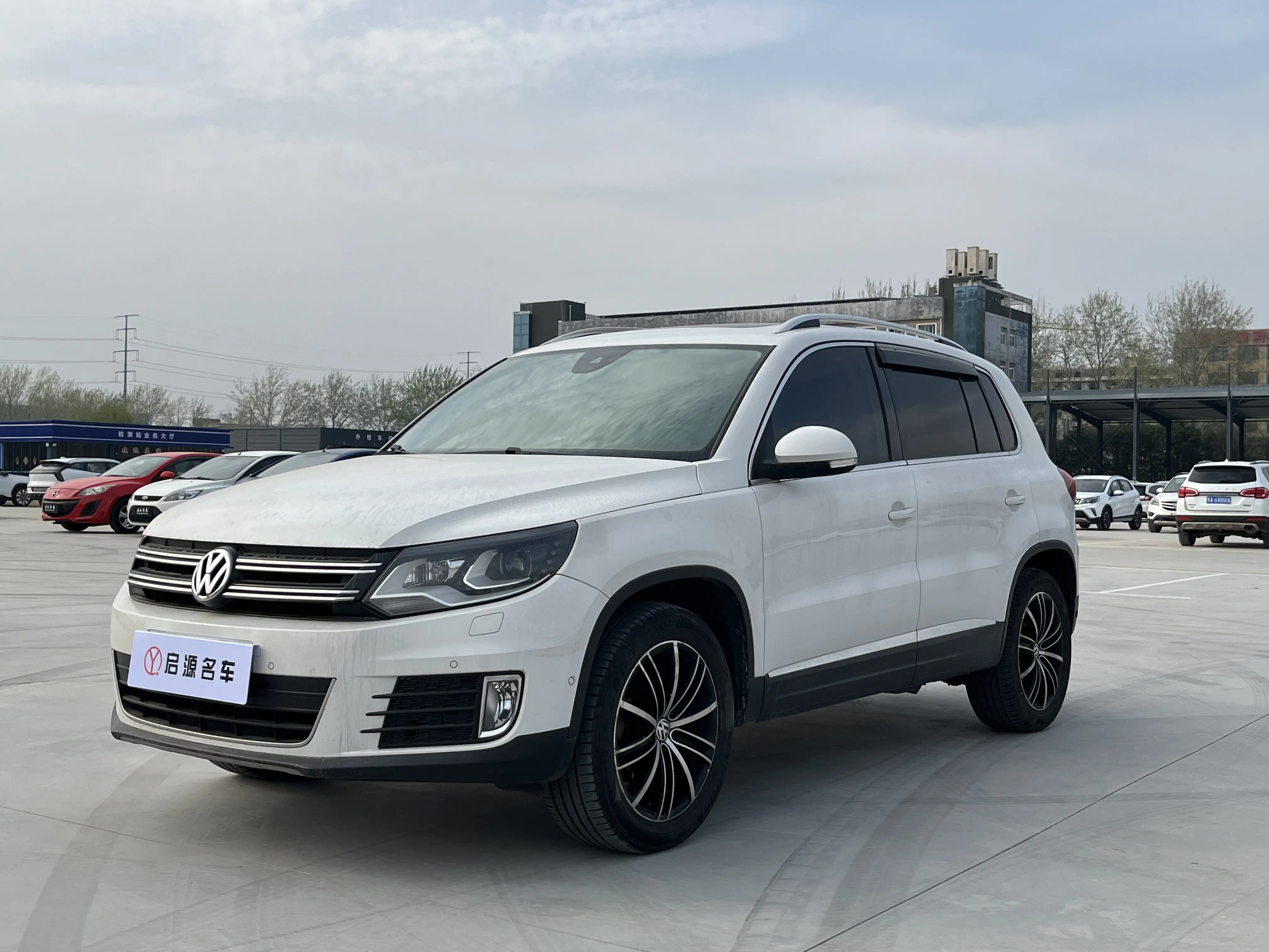 Volkswagen Tiguan (Tharu)
