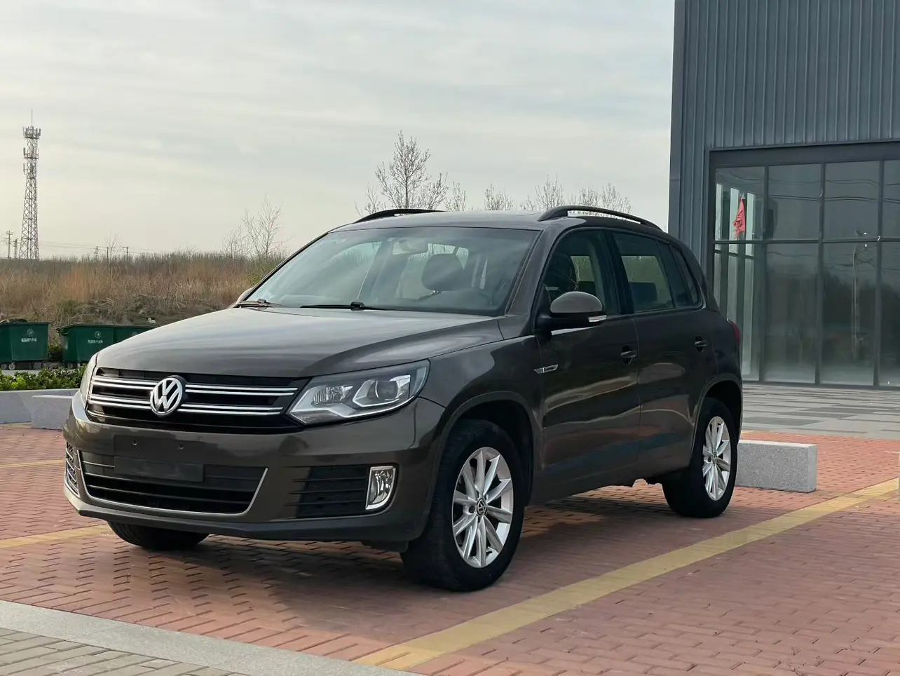 Volkswagen Tiguan (Tharu)