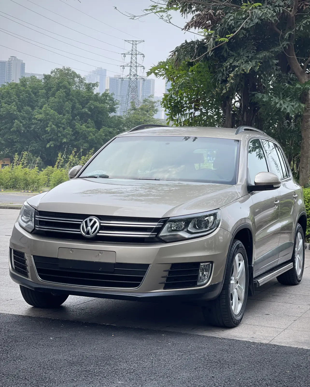 Volkswagen Tiguan (Tharu)