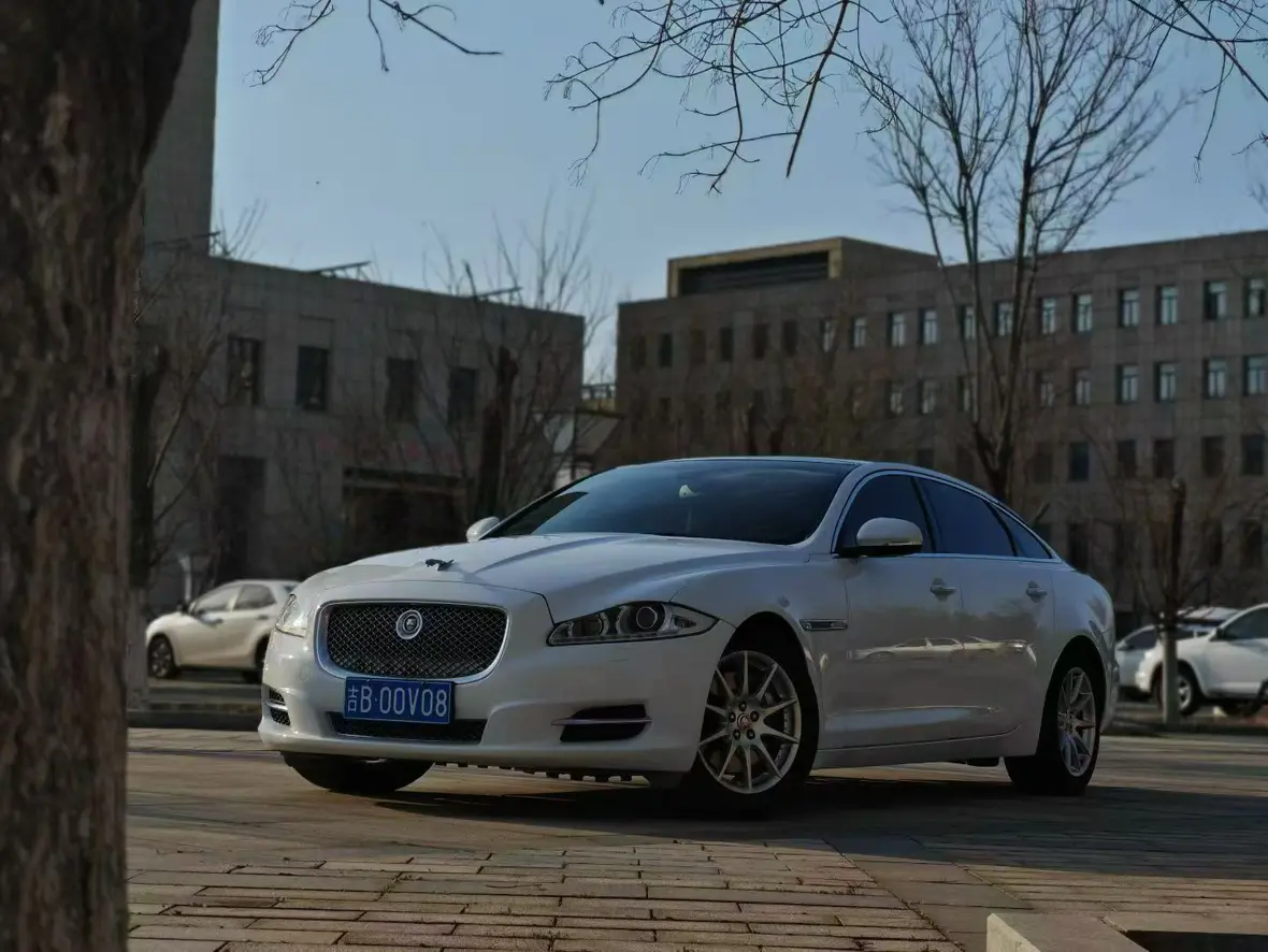 Jaguar XJ