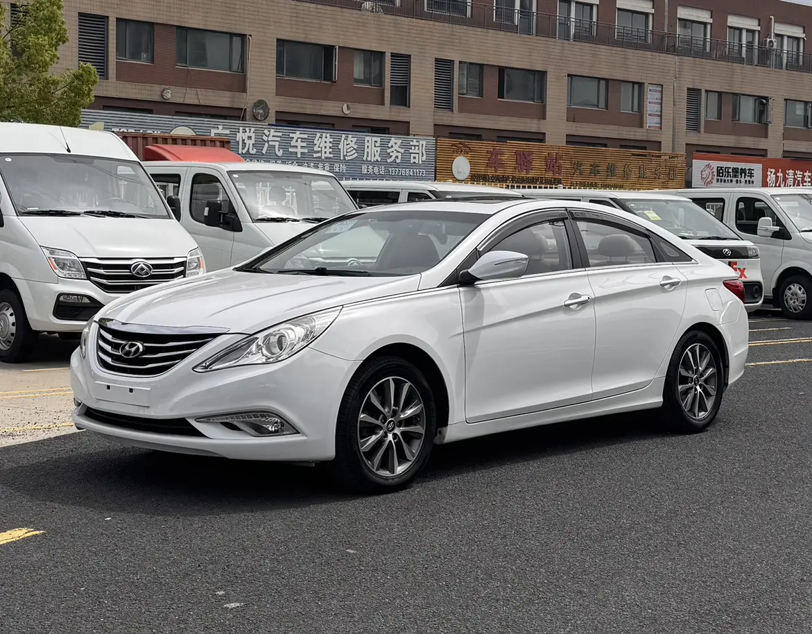Hyundai Sonata eight
