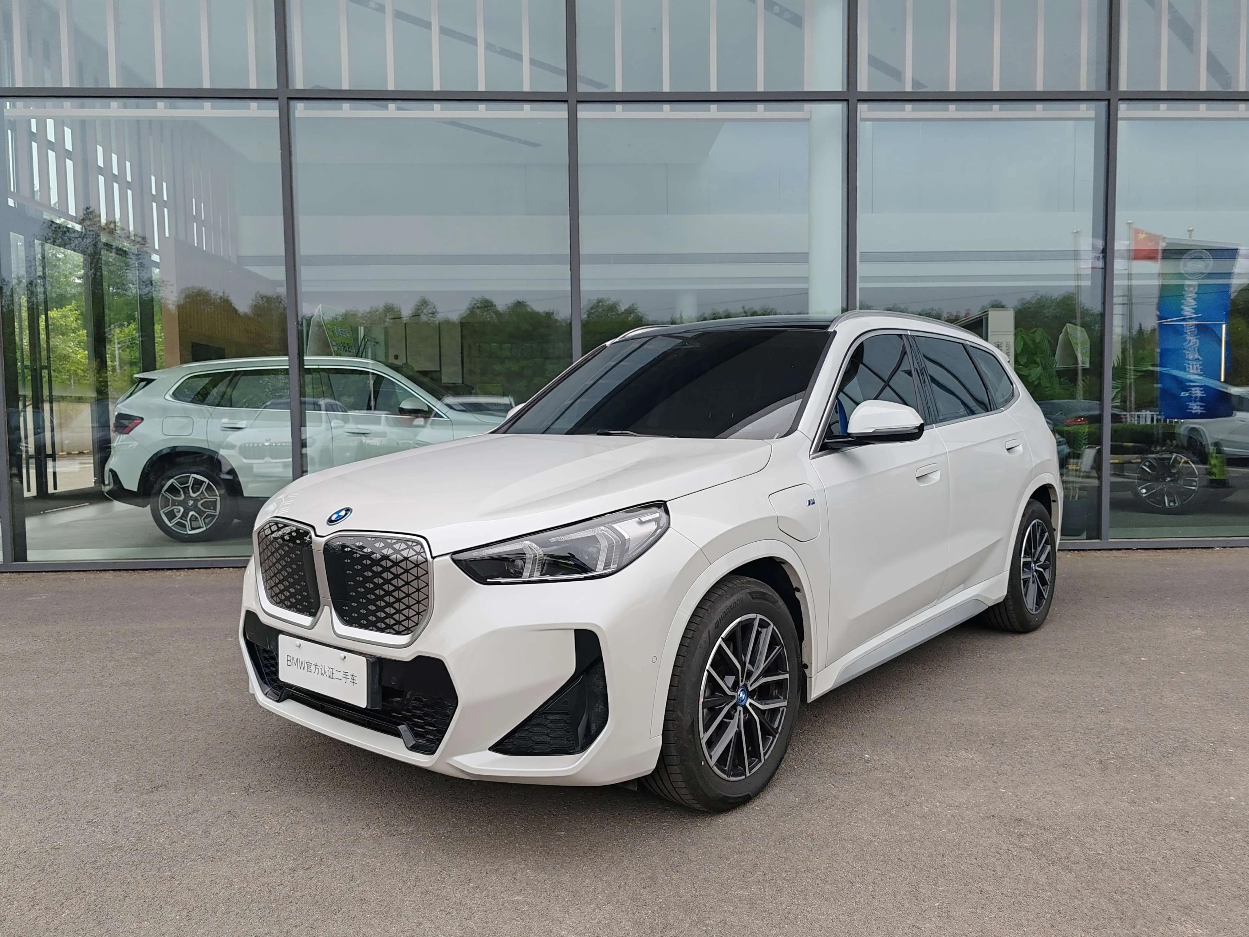BMW iX1