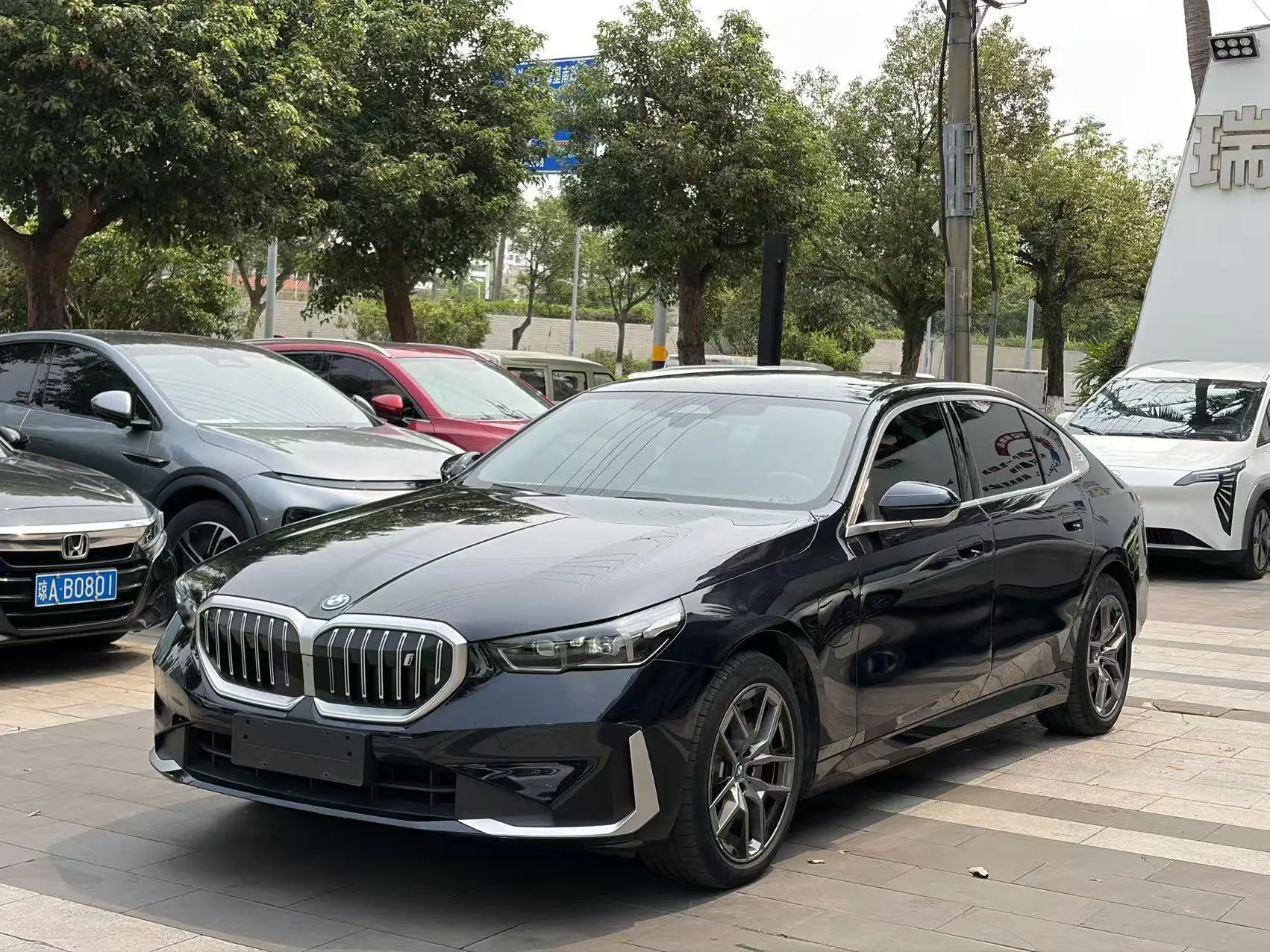 BMW i5