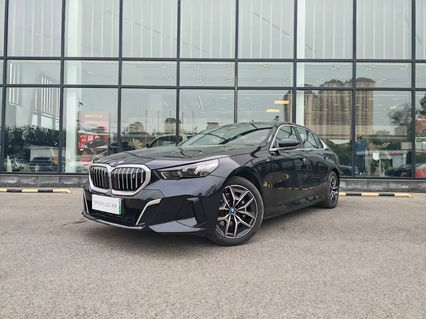 BMW i5