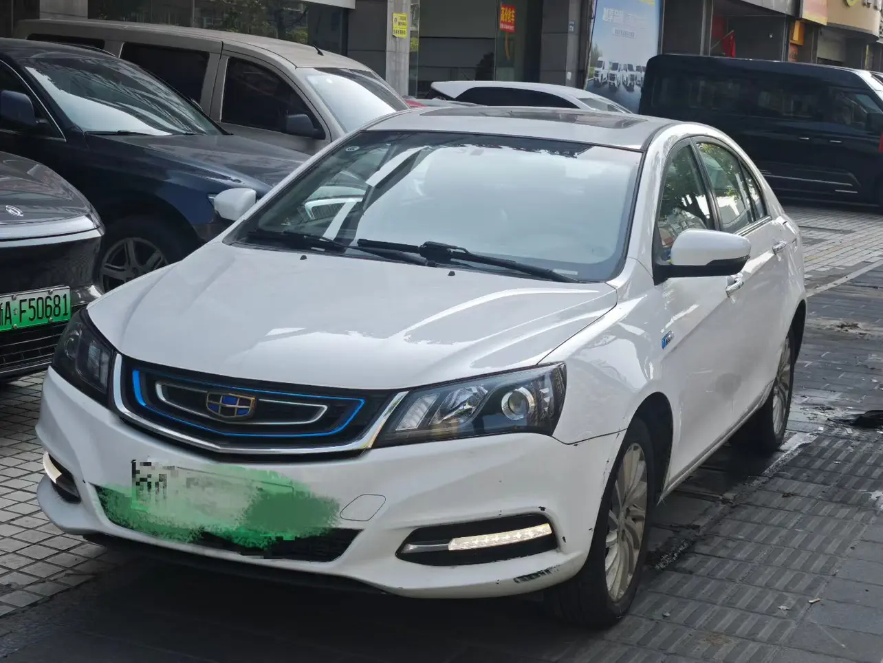 Geely Emgrand EV