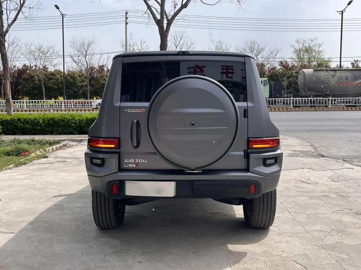 Tank 700Hi4-T