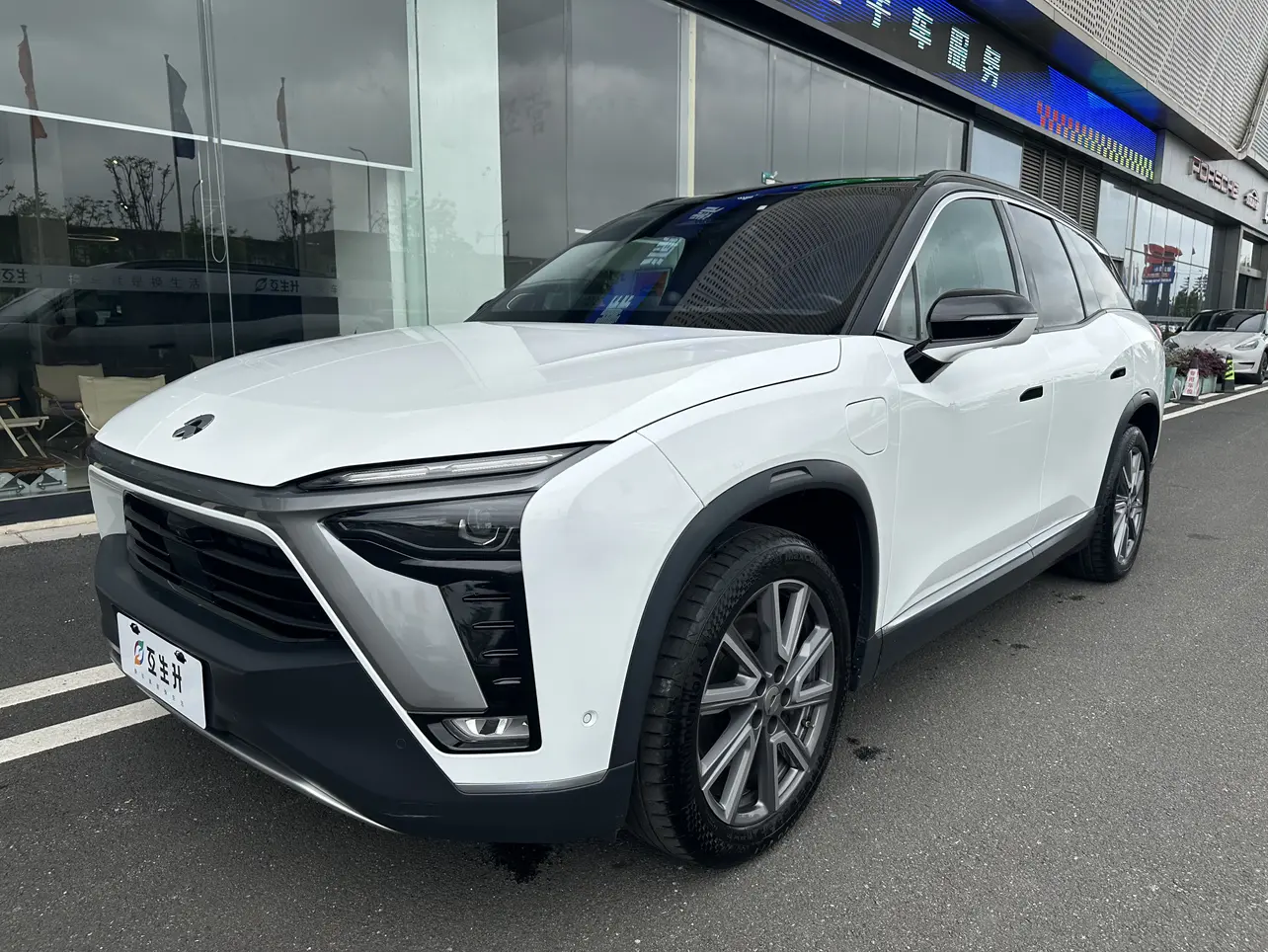 NIO ES8