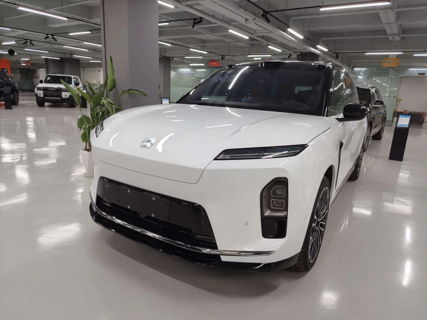 NIO ES8