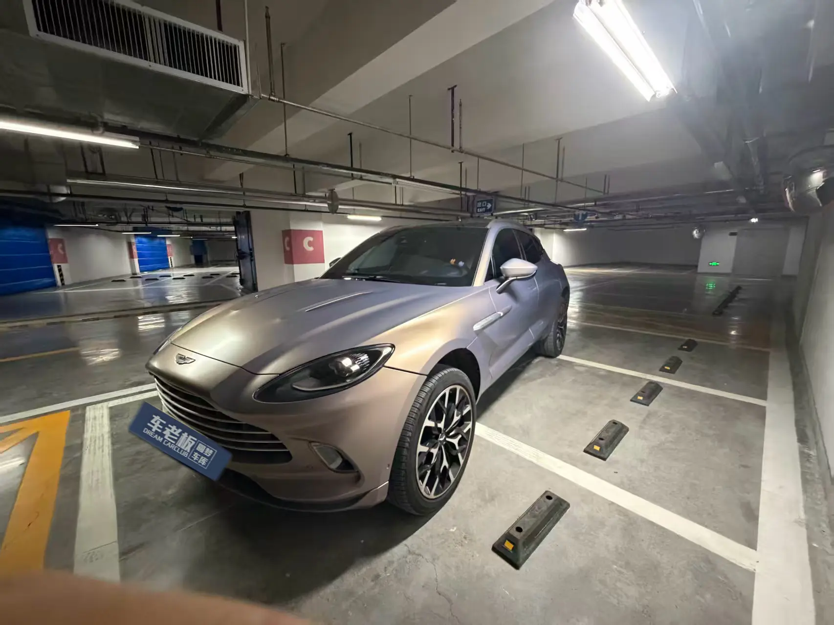 Aston Martin DBX