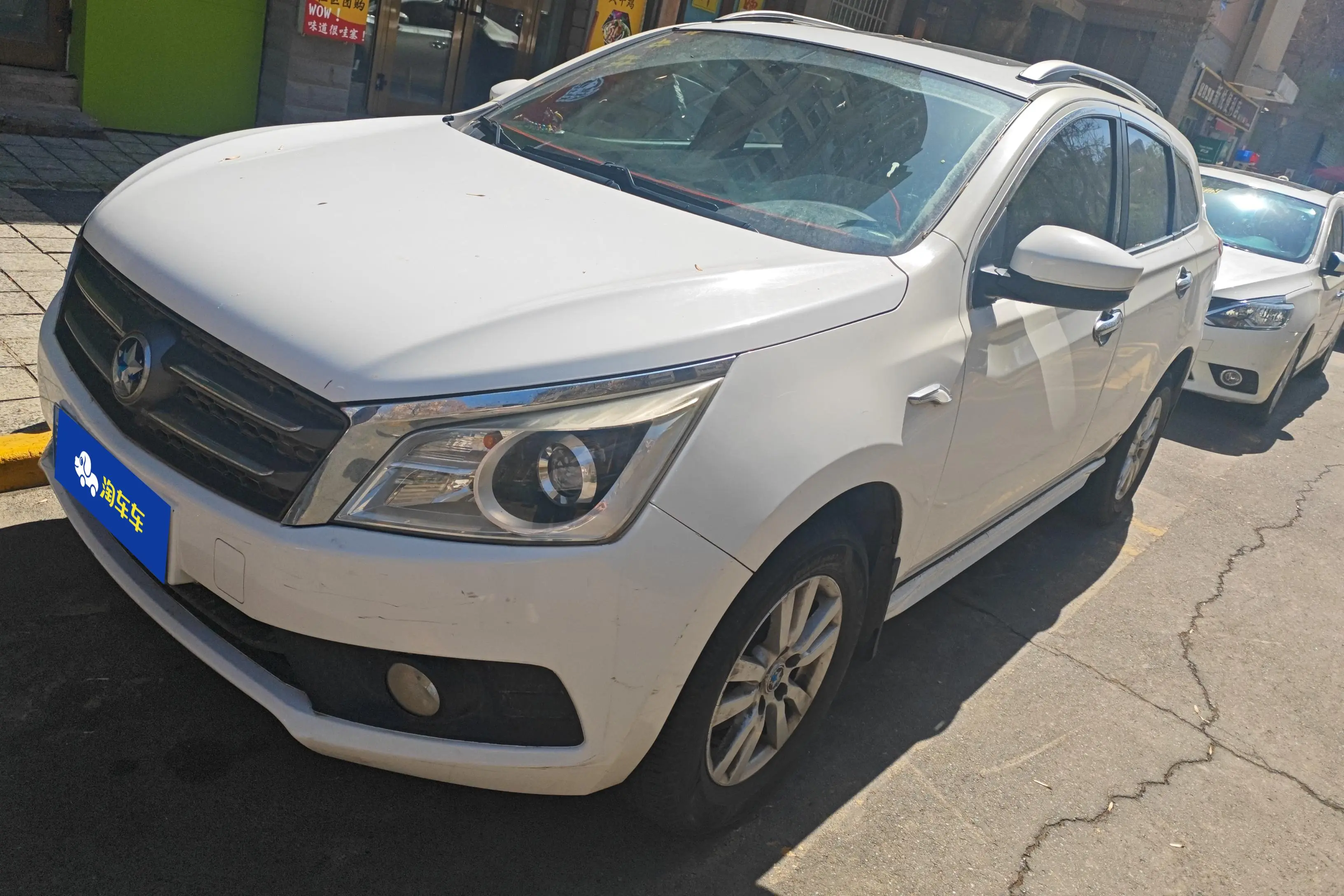 Kai Chen Venucia T70