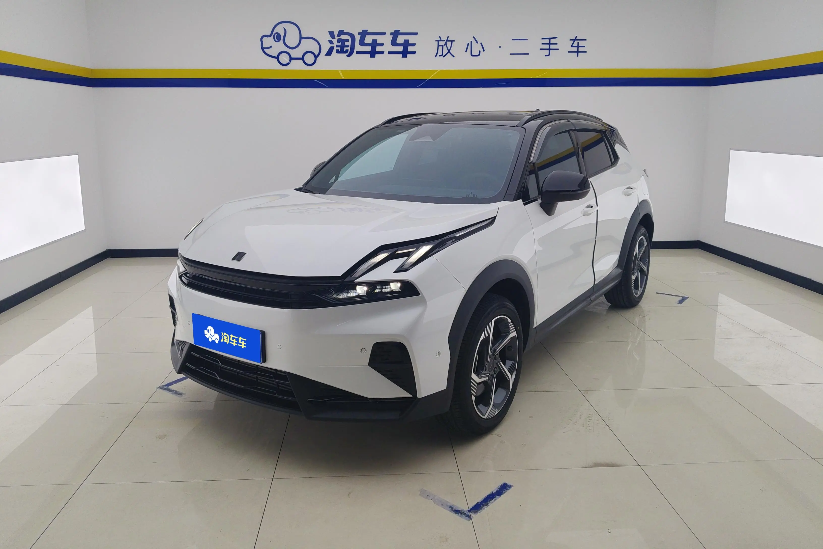 Lynk & Co 06