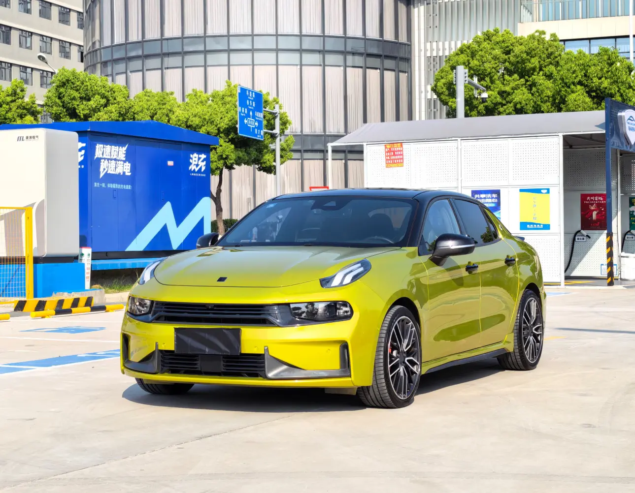 Lynk & Co 03
