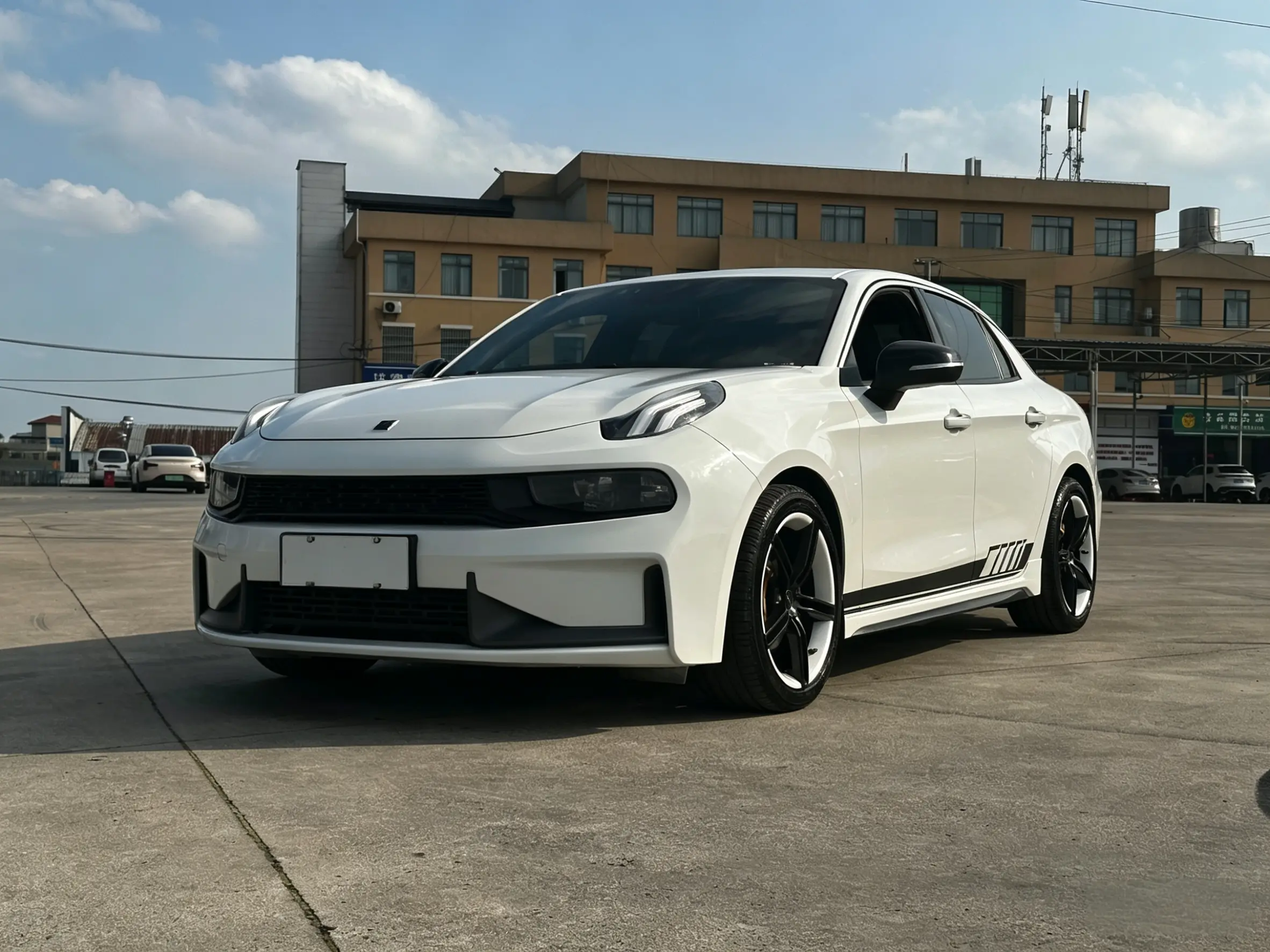 Lynk & Co 03