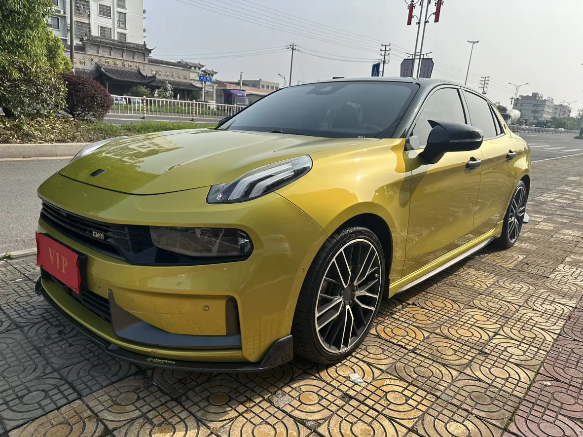 Lynk & Co 03