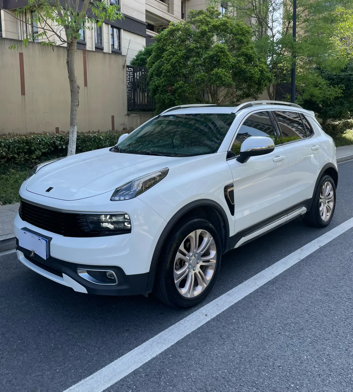 Lynk & Co 01
