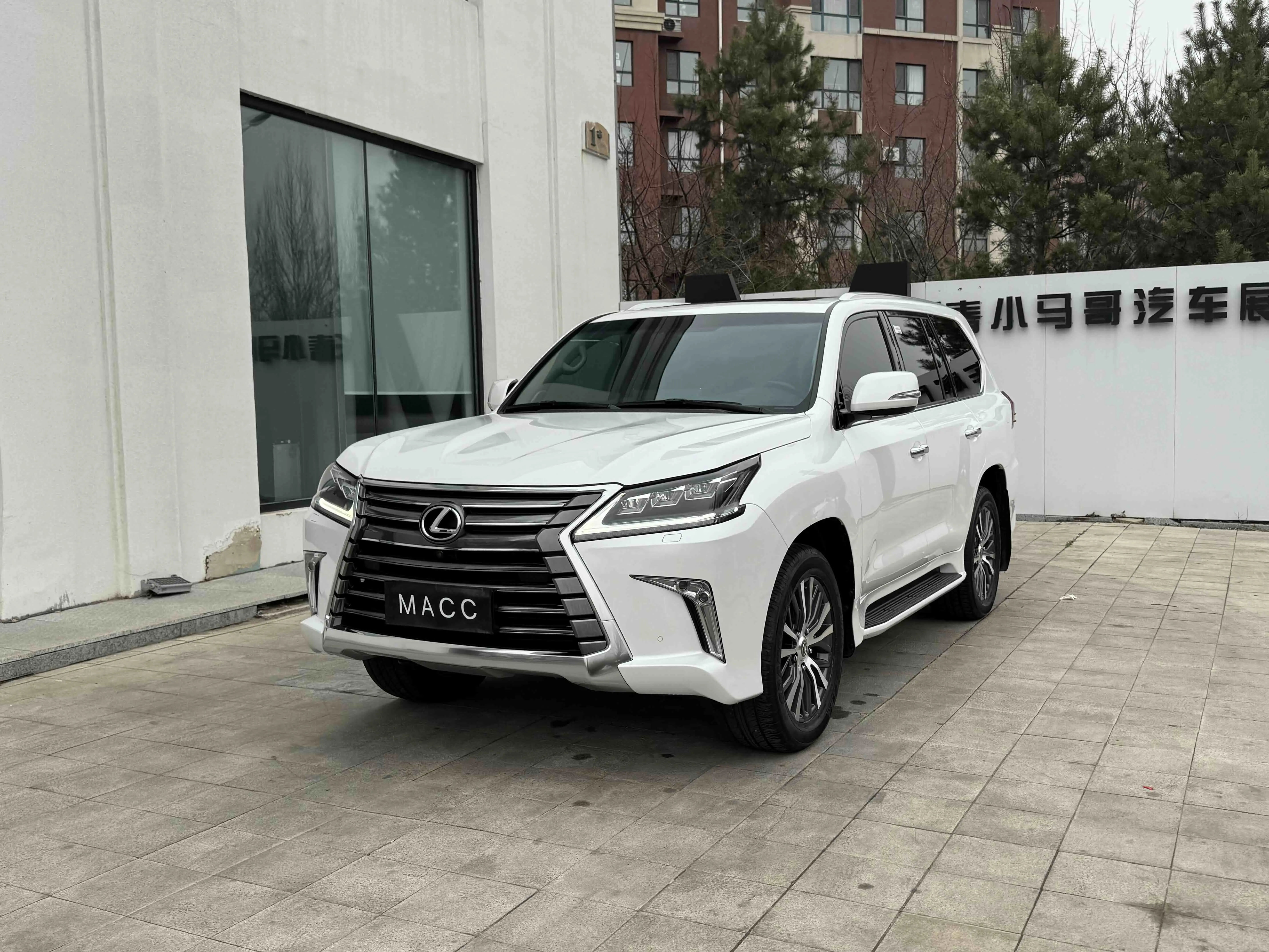 Lexus LX