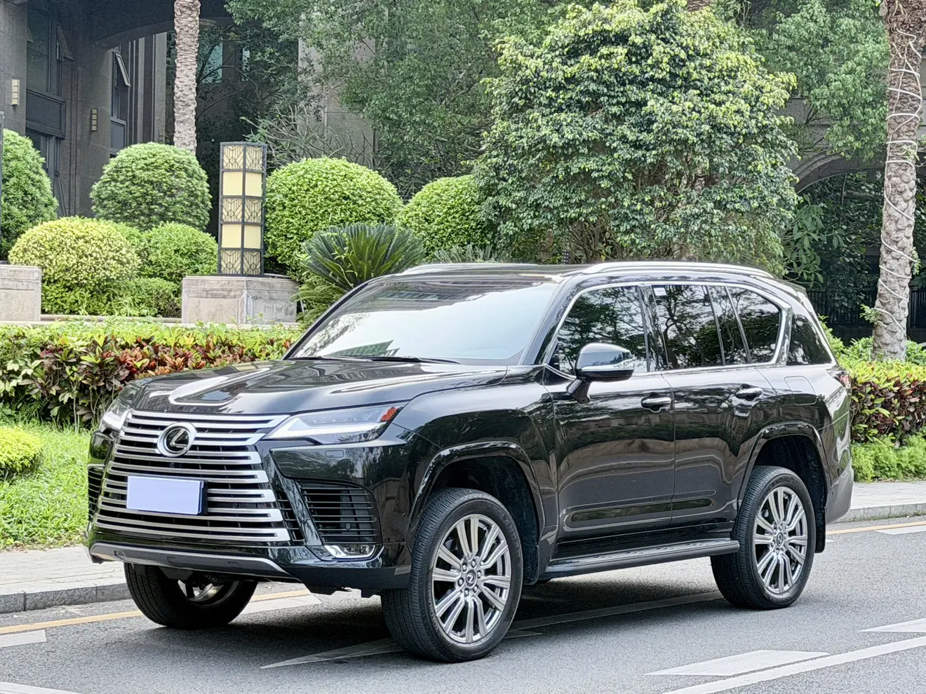 Lexus LX