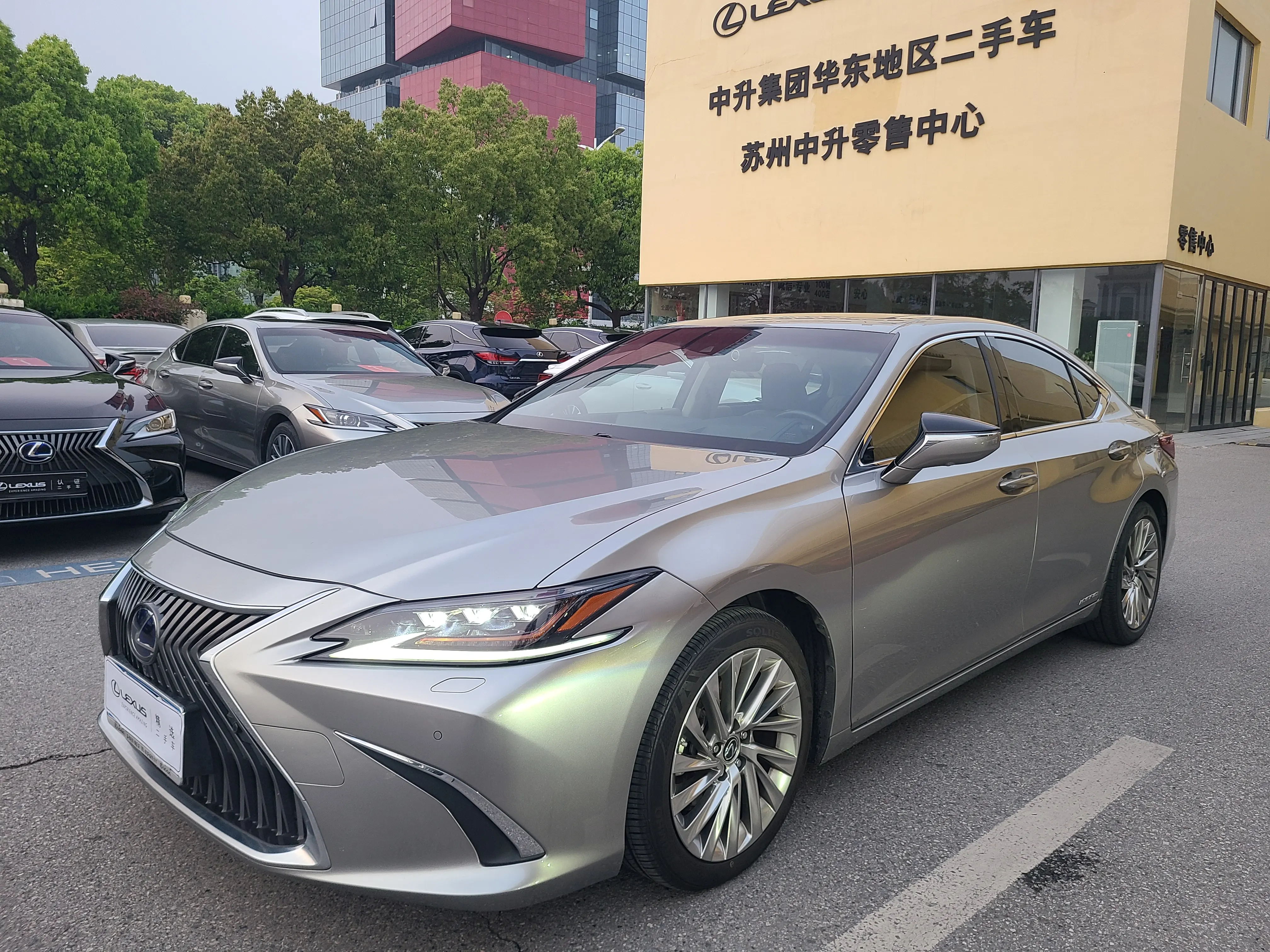 Lexus ES