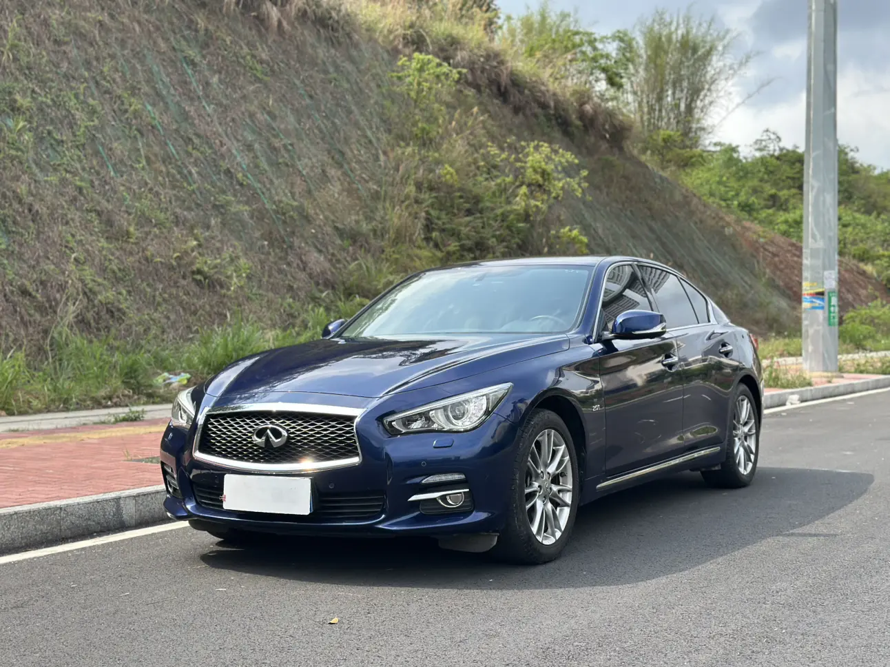 Infiniti Q50L