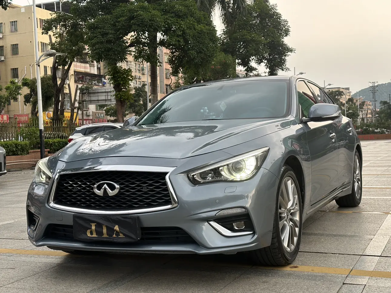Infiniti Q50L